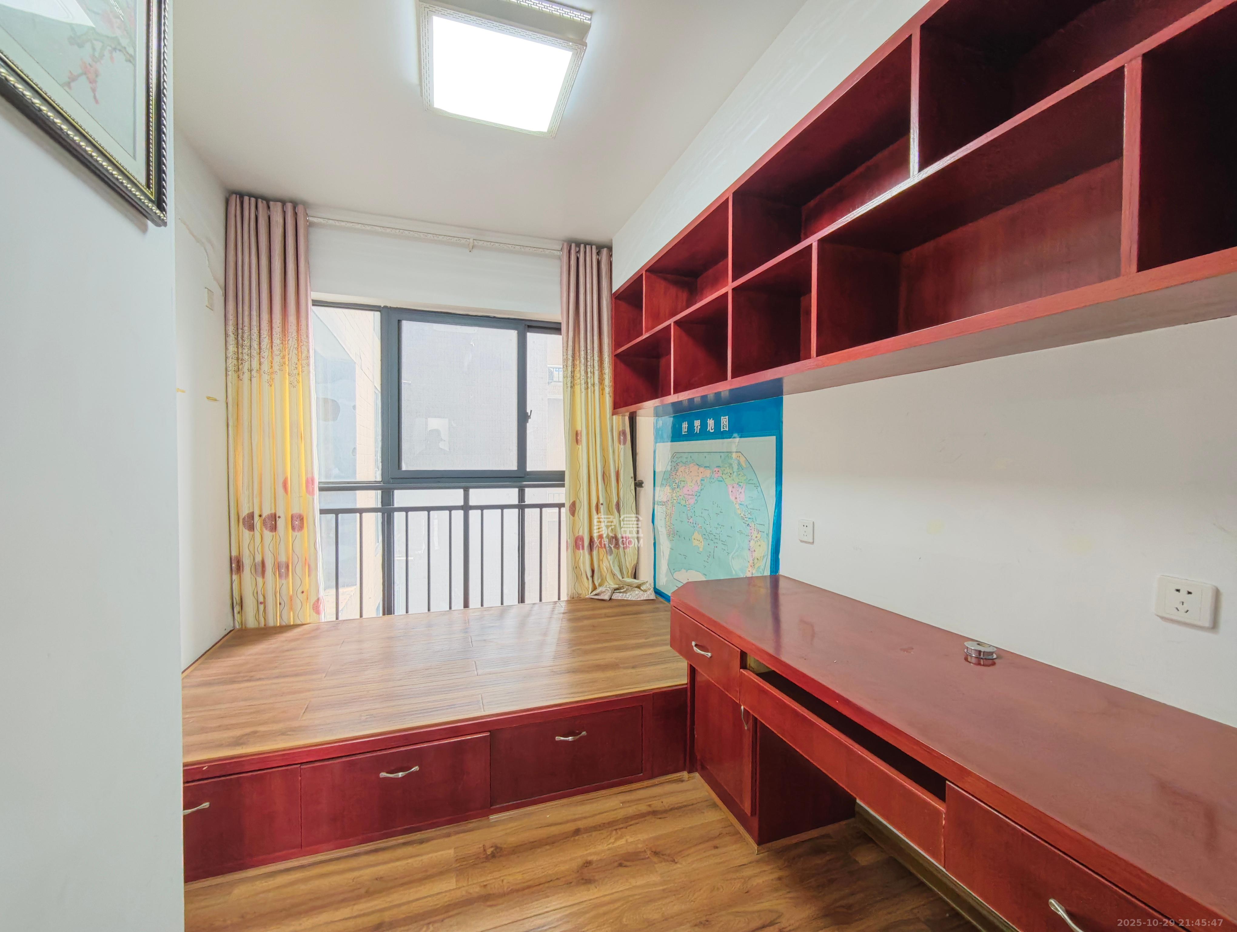 富春山  4室2厅2卫    110.0万 富春山  4室2厅2卫    110.0万卧室