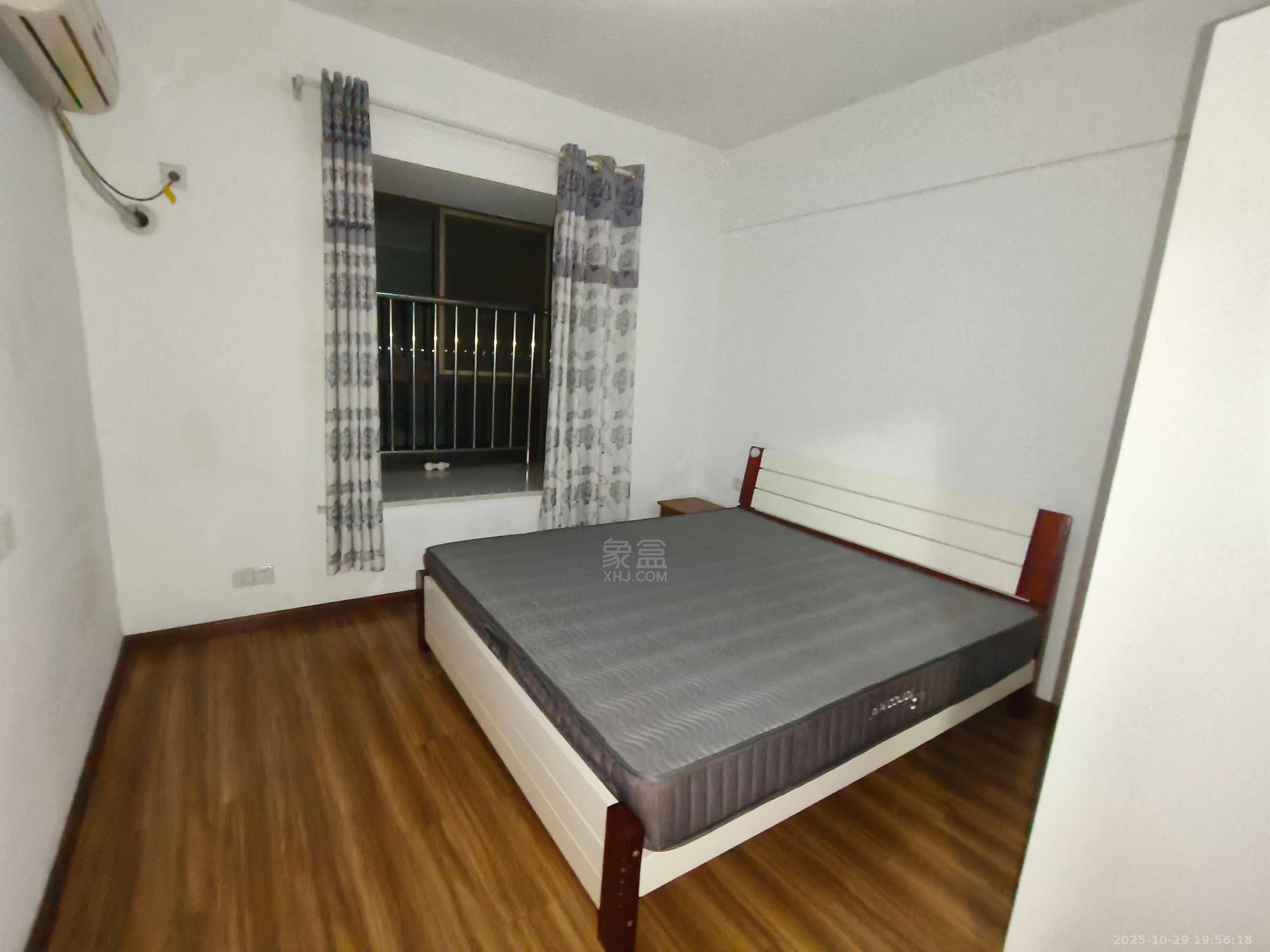 庐山恋  2室1厅1卫    1600.0元/月室内图