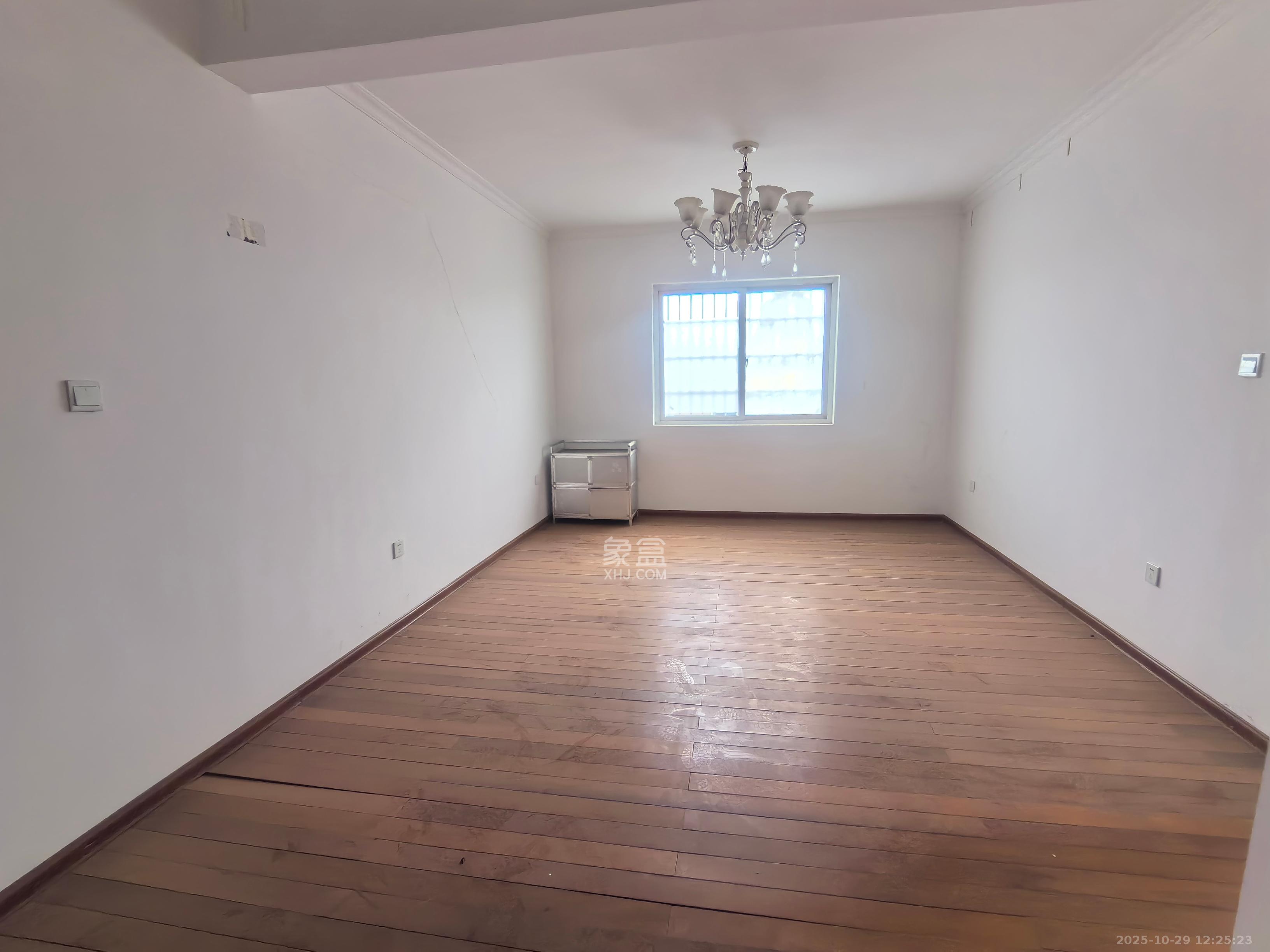 南郡雅园  4室2厅2卫    1200.0元/月室内图