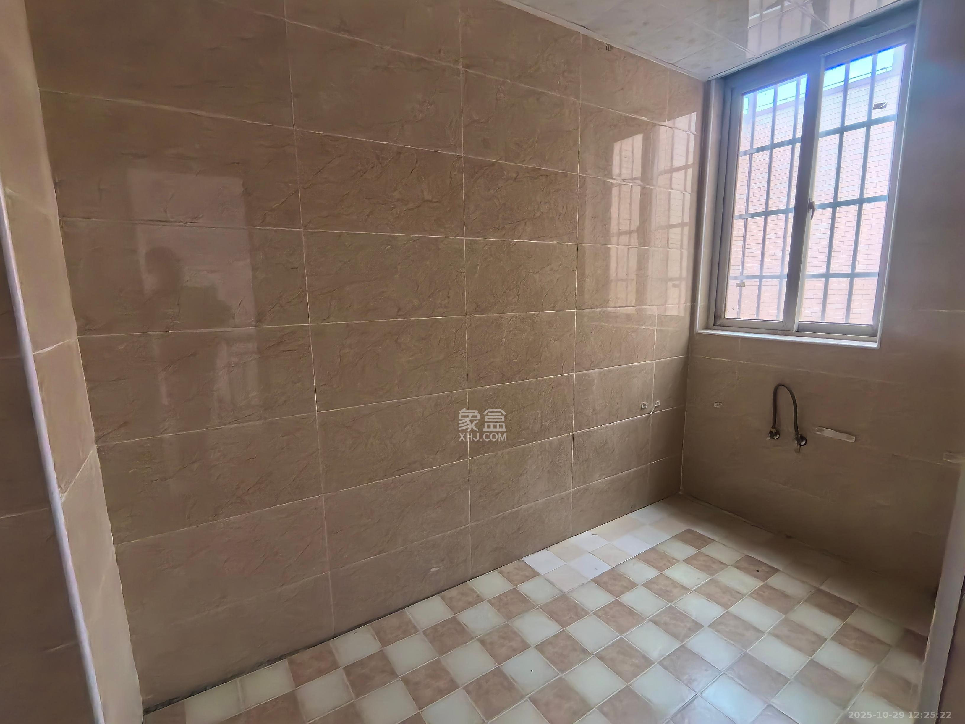 南郡雅园  4室2厅2卫    1200.0元/月室内图