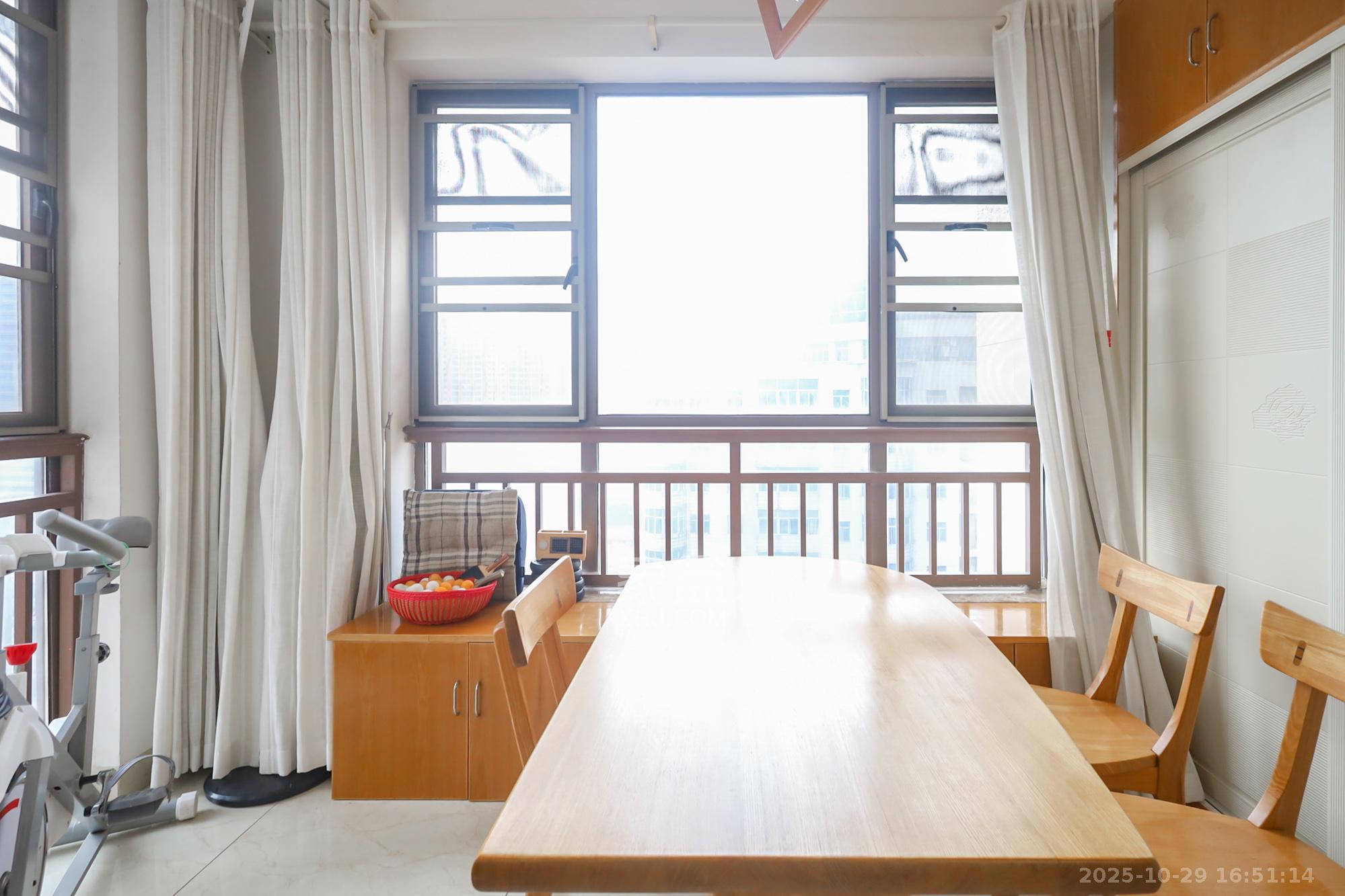 世茂铂翠湾二期 3室2厅1卫 139.8万 世茂铂翠湾二期 3室2厅1卫 139.8万阳台