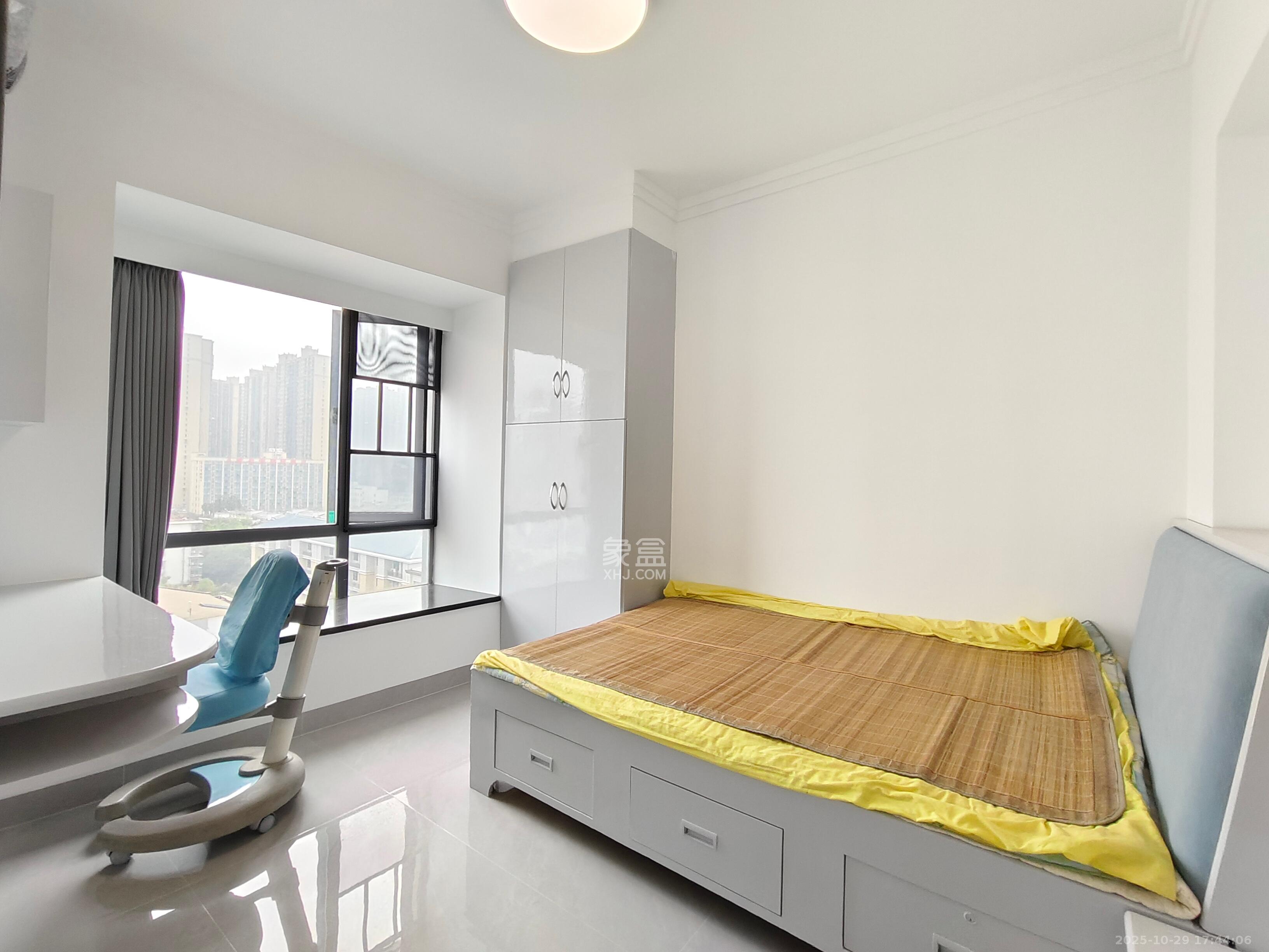 银港水晶城  2室2厅1卫    2500.0元/月 银港水晶城  2室2厅1卫    2500.0元/月室内图