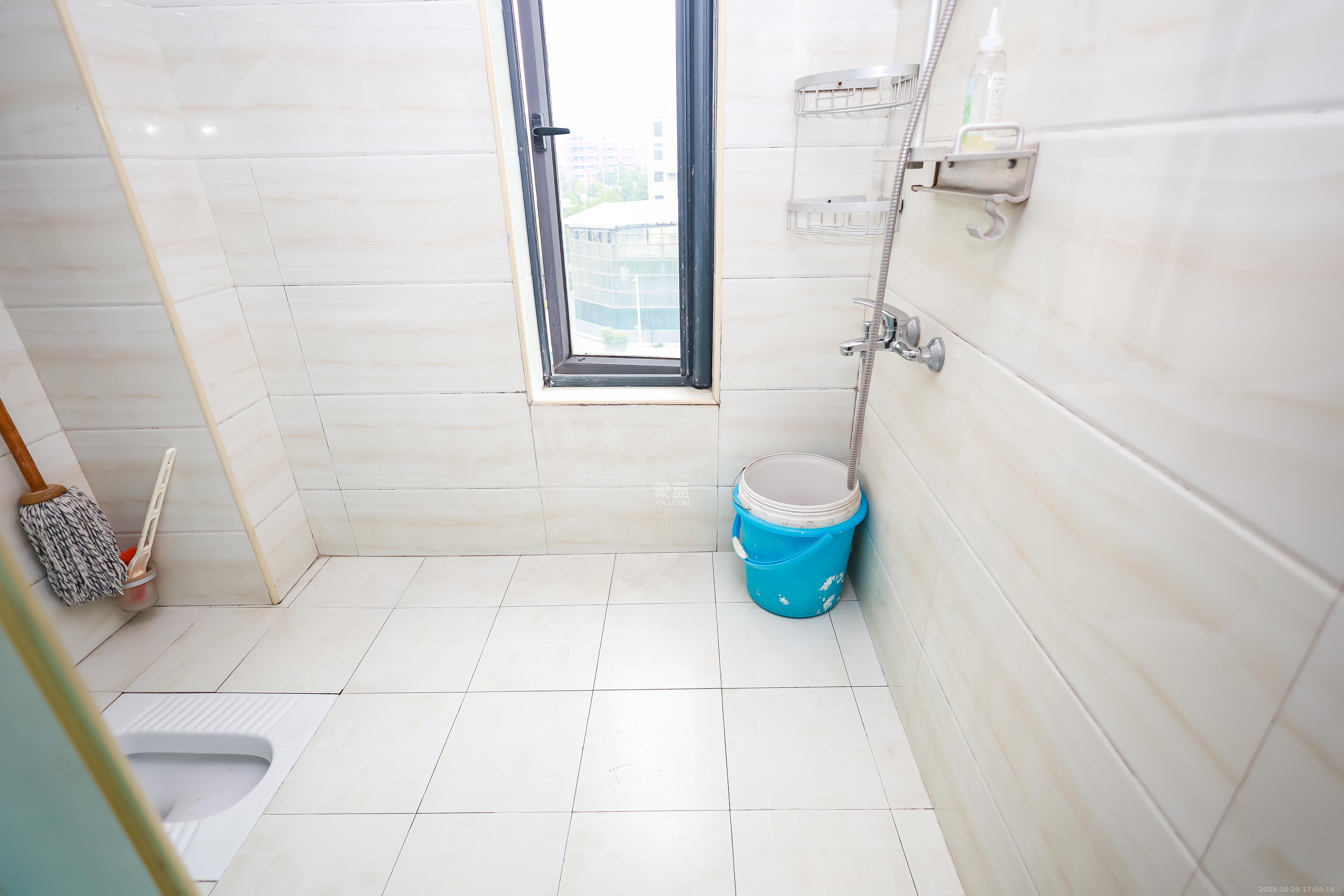 卓越蔚蓝海岸一期  3室2厅2卫    150.0万卫生间