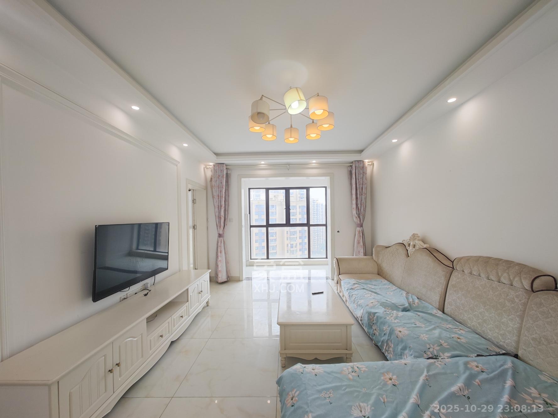 绿地新都会  3室2厅2卫    69.0万客厅