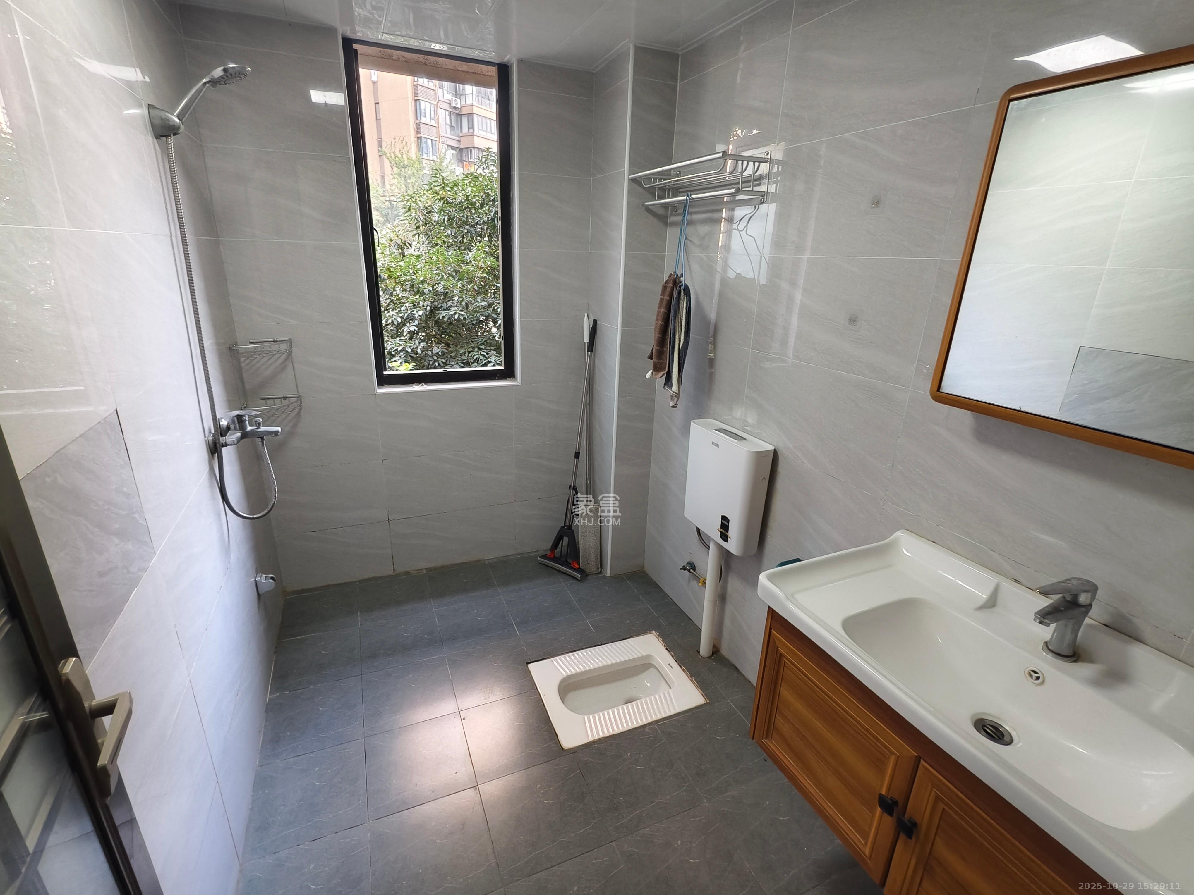 勤诚达境界城  3室2厅2卫    2000.0元/月 勤诚达境界城  3室2厅2卫    2000.0元/月室内图