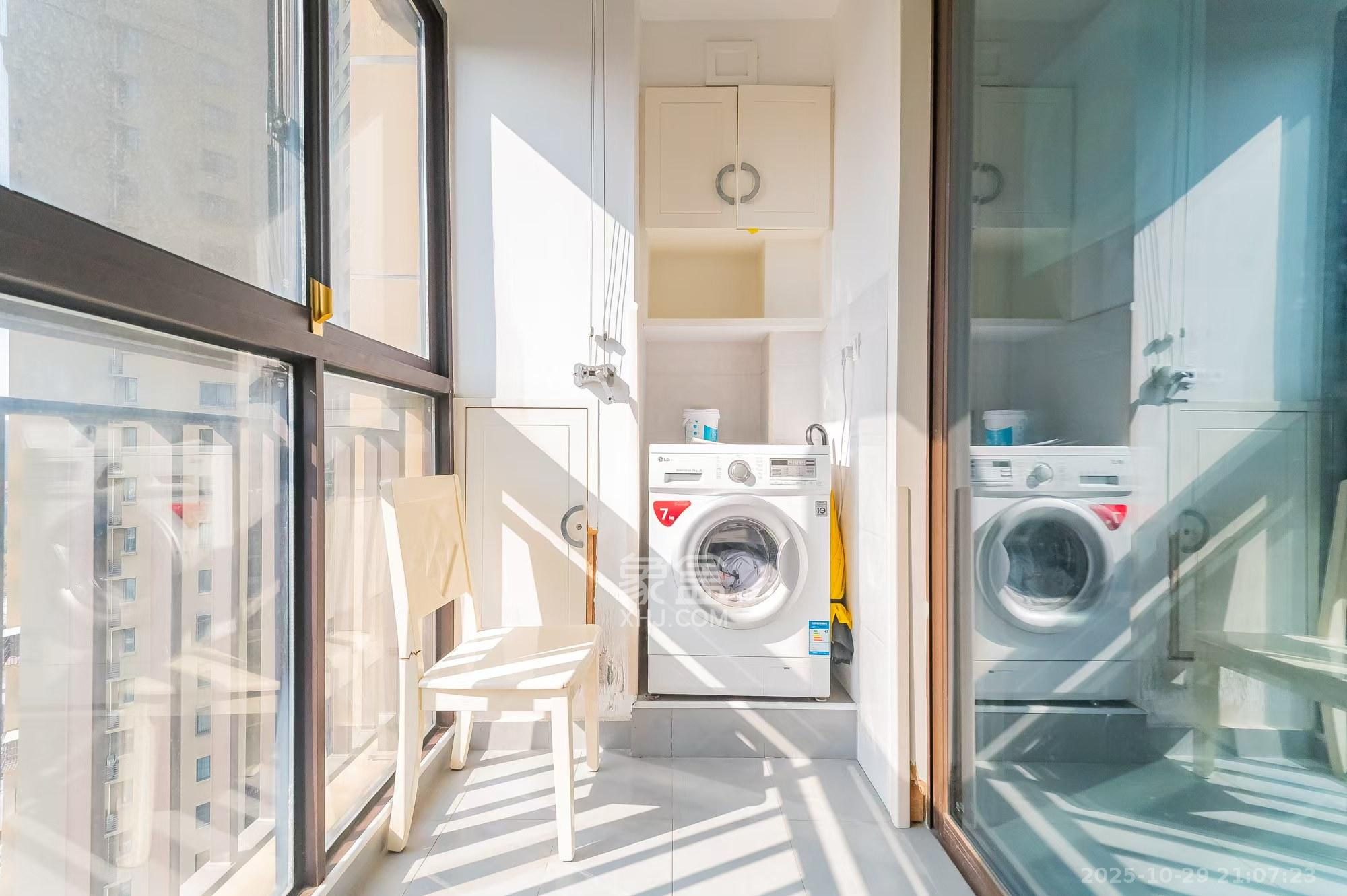 华润置地广场一期  3室2厅1卫    2300.0元/月 华润置地广场一期  3室2厅1卫    2300.0元/月室内图