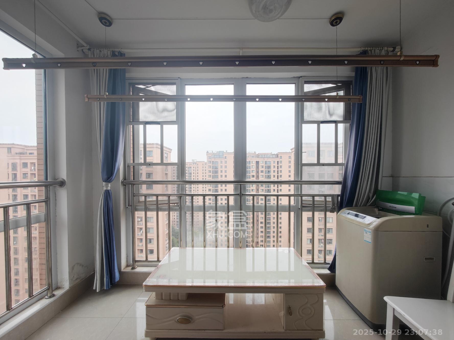 丽发新城  2室2厅1卫    49.8万阳台