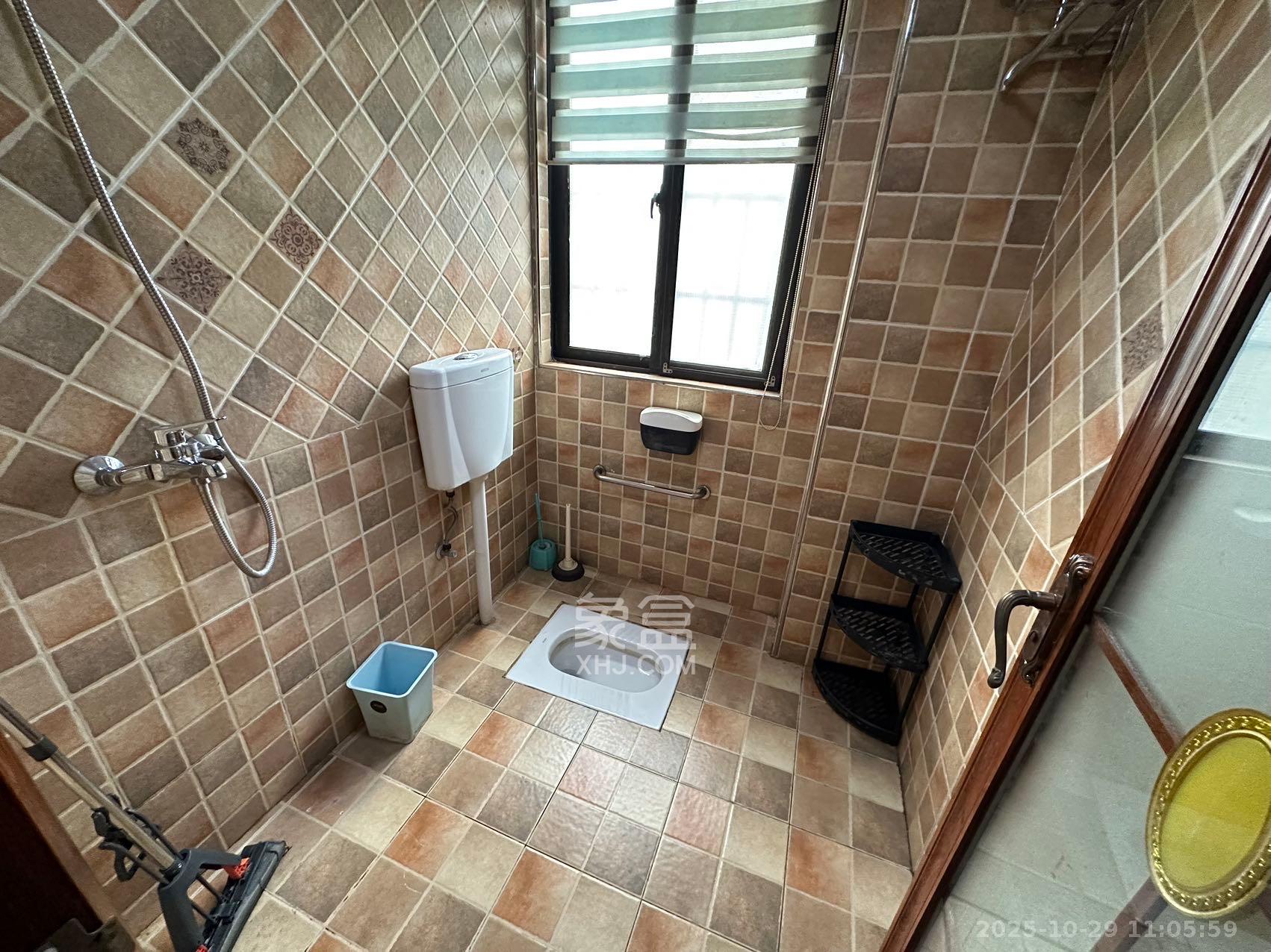 钰龙天下二期（钰龙佳园）  1室2厅1卫    2200.0元/月室内图