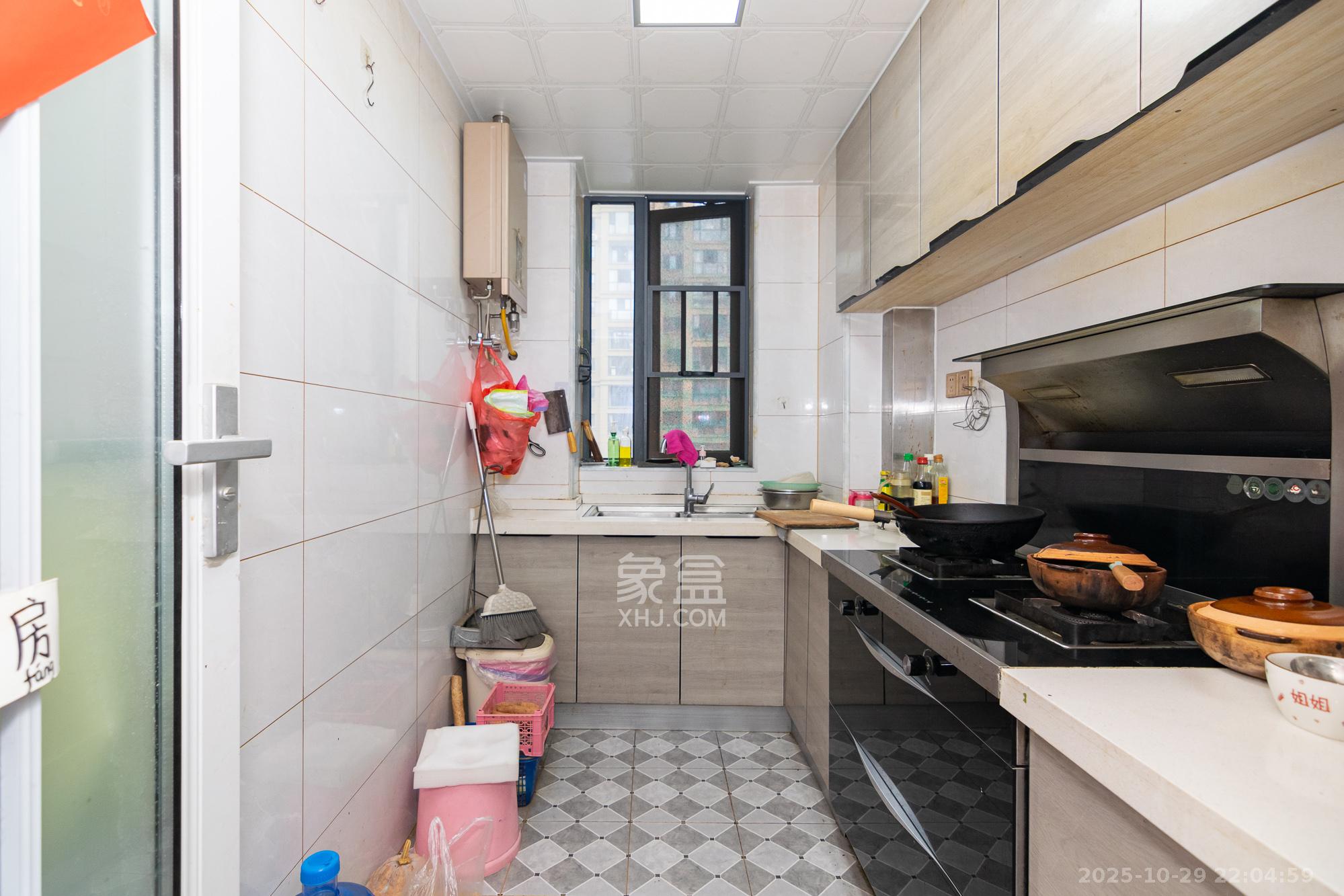 澳海澜庭  3室2厅1卫    85.0万厨房