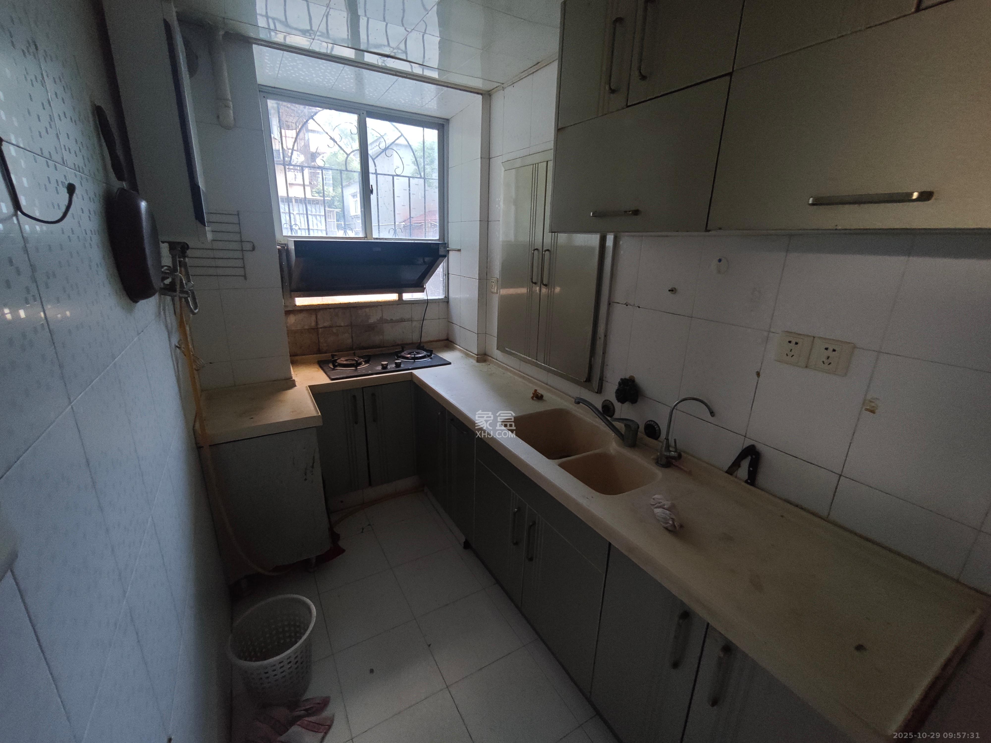 恒达花园  1室2厅3卫    1800.0元/月室内图