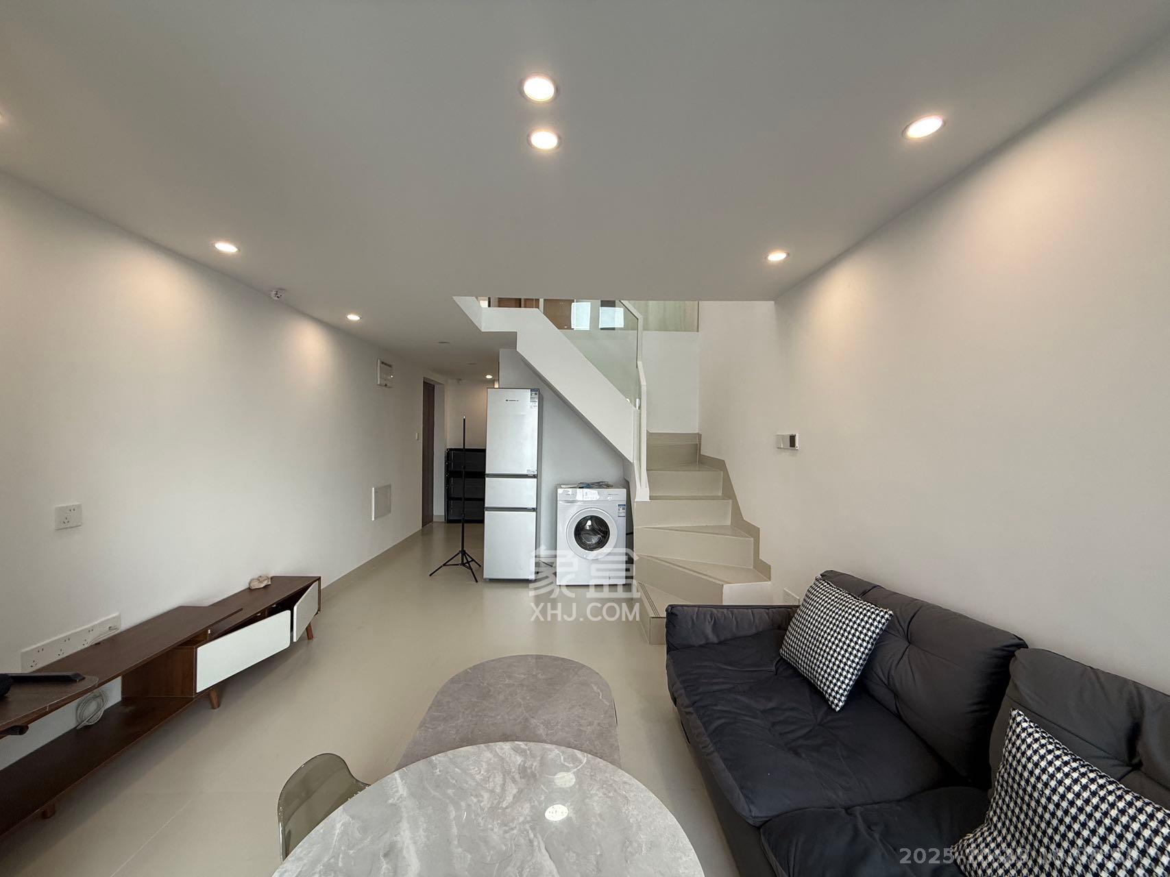 卓越中寰  2室1厅1卫    2600.0元/月室内图