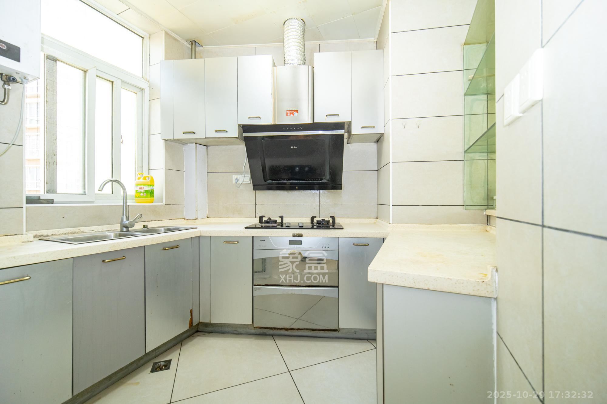 筑梦园  3室2厅2卫    75.0万厨房