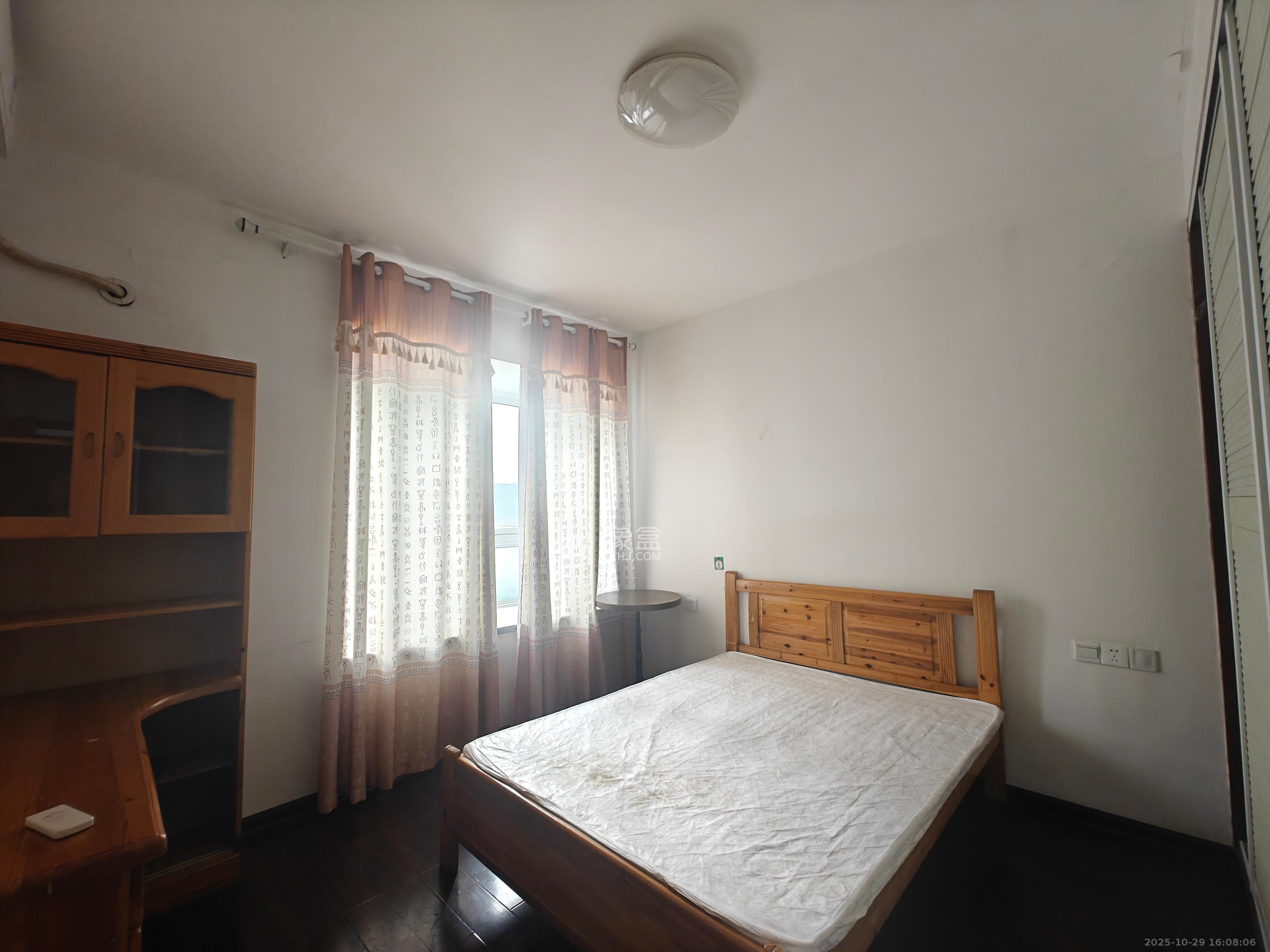 嘉盛华庭（一期、二期、三期）  2室1厅3卫    2100.0元/月室内图