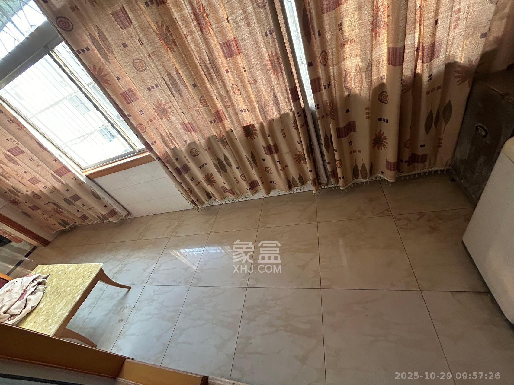 雨花区政府宿舍(韶山路)  4室2厅2卫    1800.0元/月 雨花区政府宿舍(韶山路)  4室2厅2卫    1800.0元/月室内图