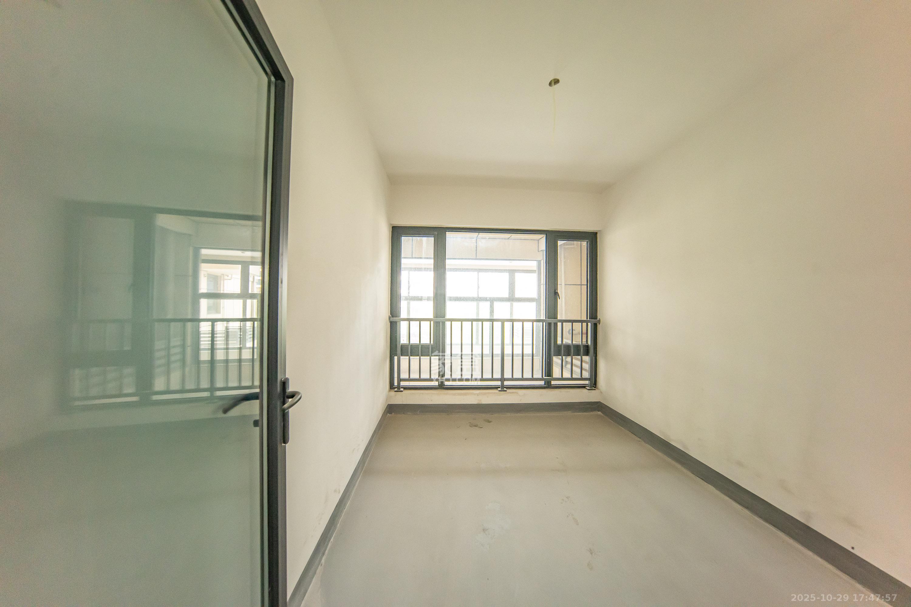 建投象山国际  4室2厅3卫    155.0万卧室