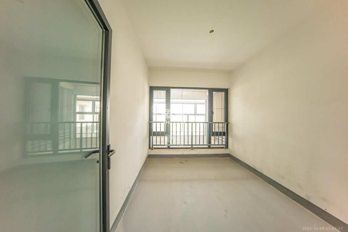 建投象山国际 4室2厅3卫 155.0万 建投象山国际 4室2厅3卫 155.0万卧室