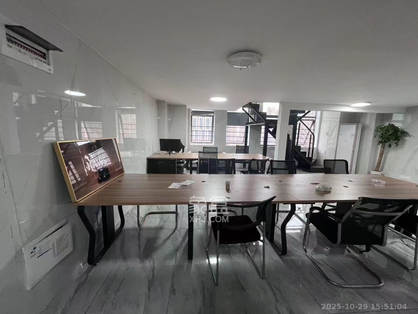 华润置地广场二期  2室2厅2卫    3500.0元/月 华润置地广场二期  2室2厅2卫    3500.0元/月室内图