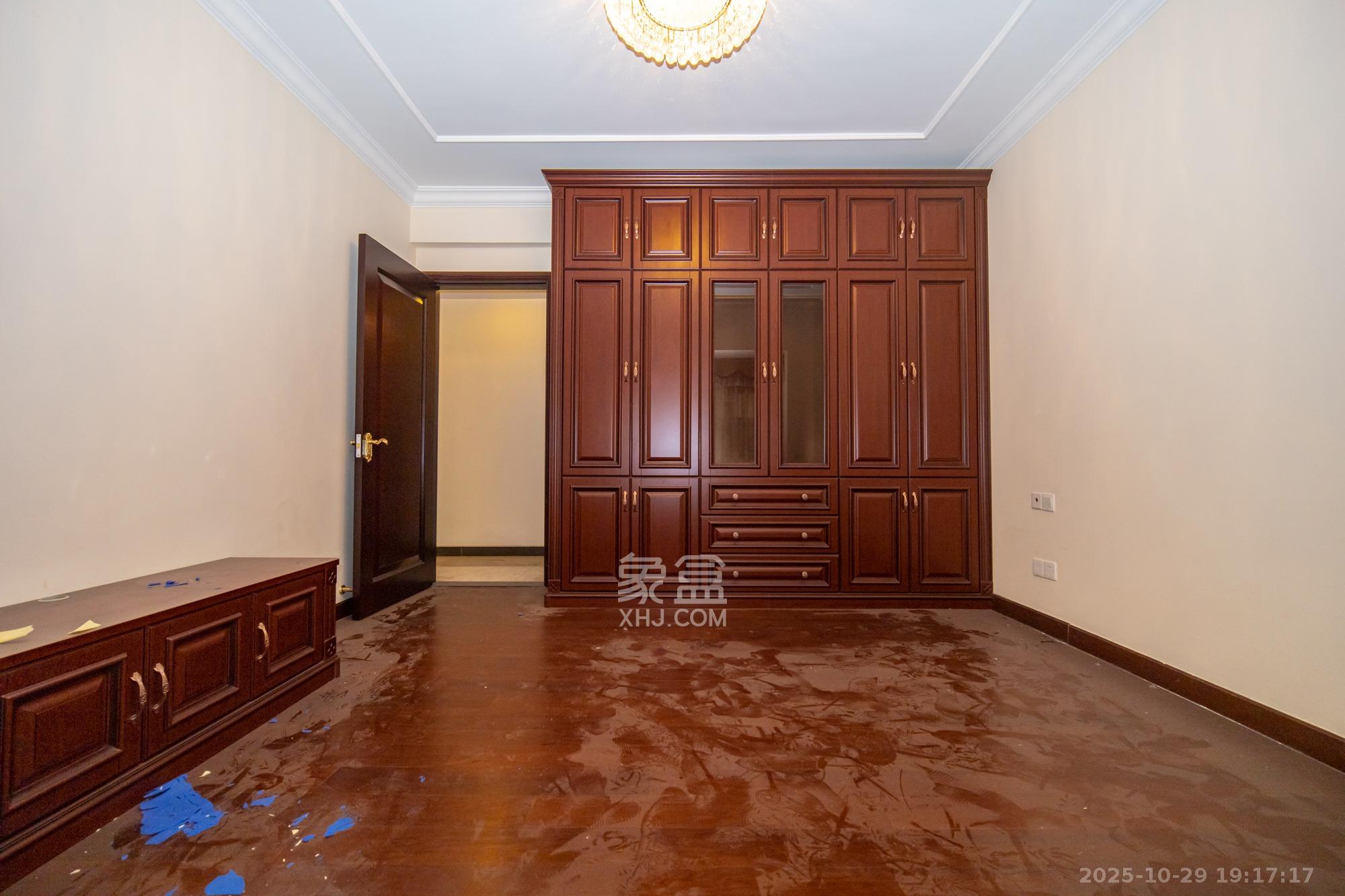 恒大雅苑  1室0厅0卫    100.0万卧室