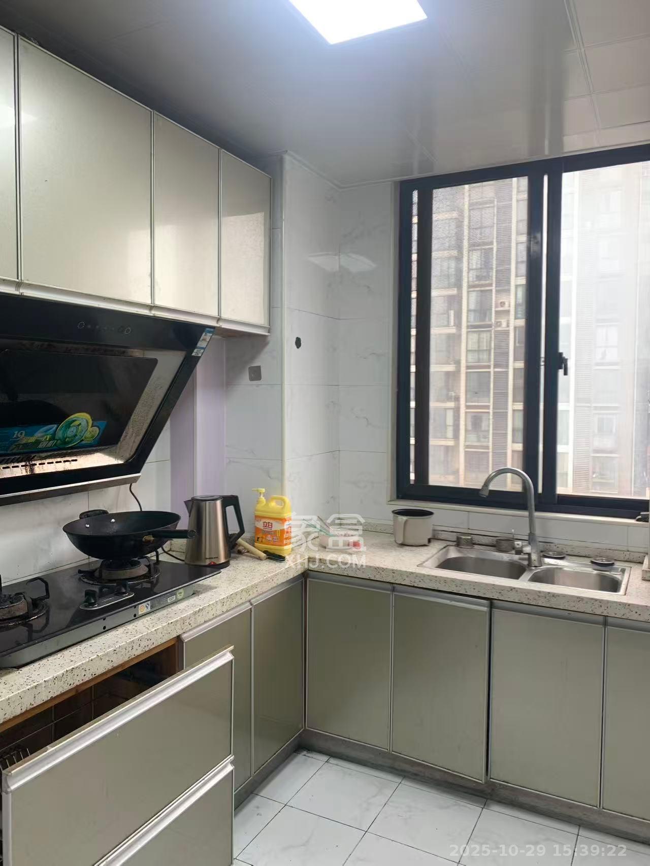 城南故事家园 3室2厅2卫 2200.0元/月 城南故事家园 3室2厅2卫 2200.0元/月室内图