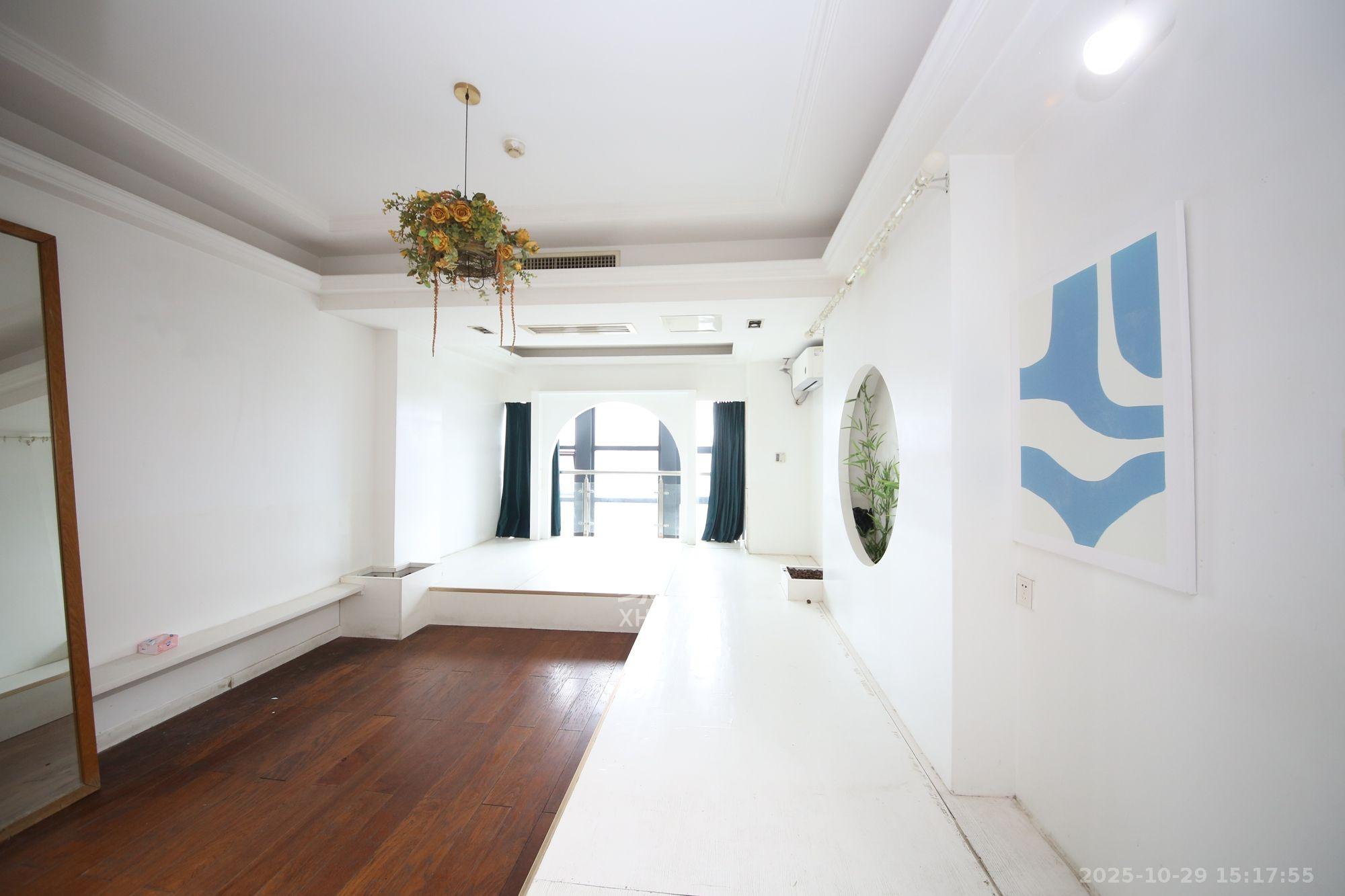 壹号公馆  1室1厅1卫    2000.0元/月 壹号公馆  1室1厅1卫    2000.0元/月