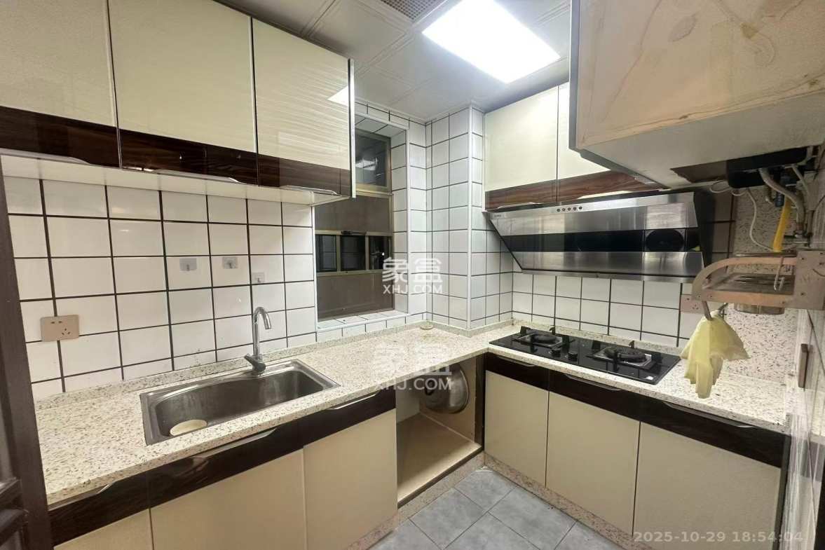 江山帝景哈佛  3室2厅1卫    2200.0元/月 江山帝景哈佛  3室2厅1卫    2200.0元/月室内图