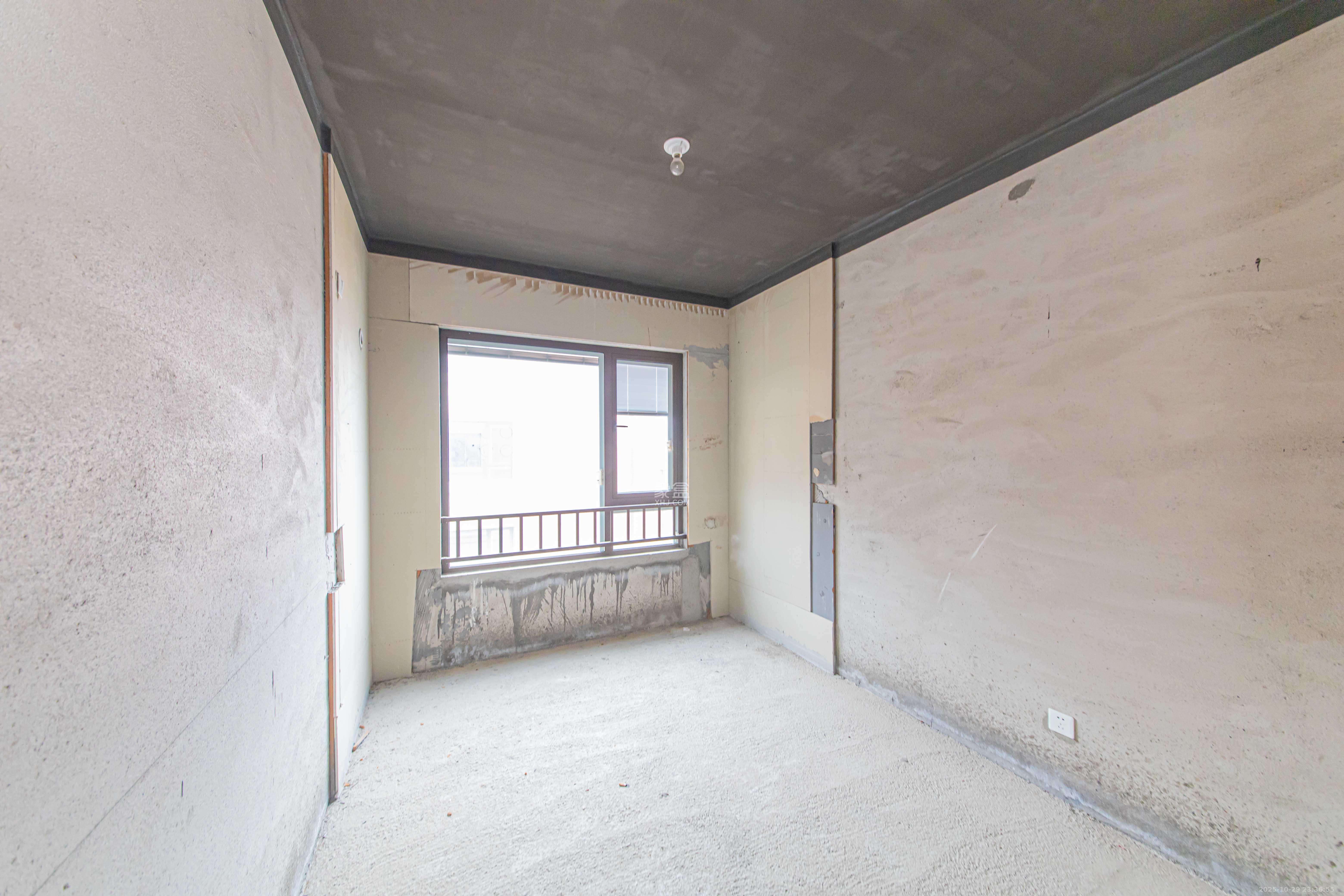 香缇雅苑（鑫远翡丽郡二期）  5室2厅2卫    236.0万卧室