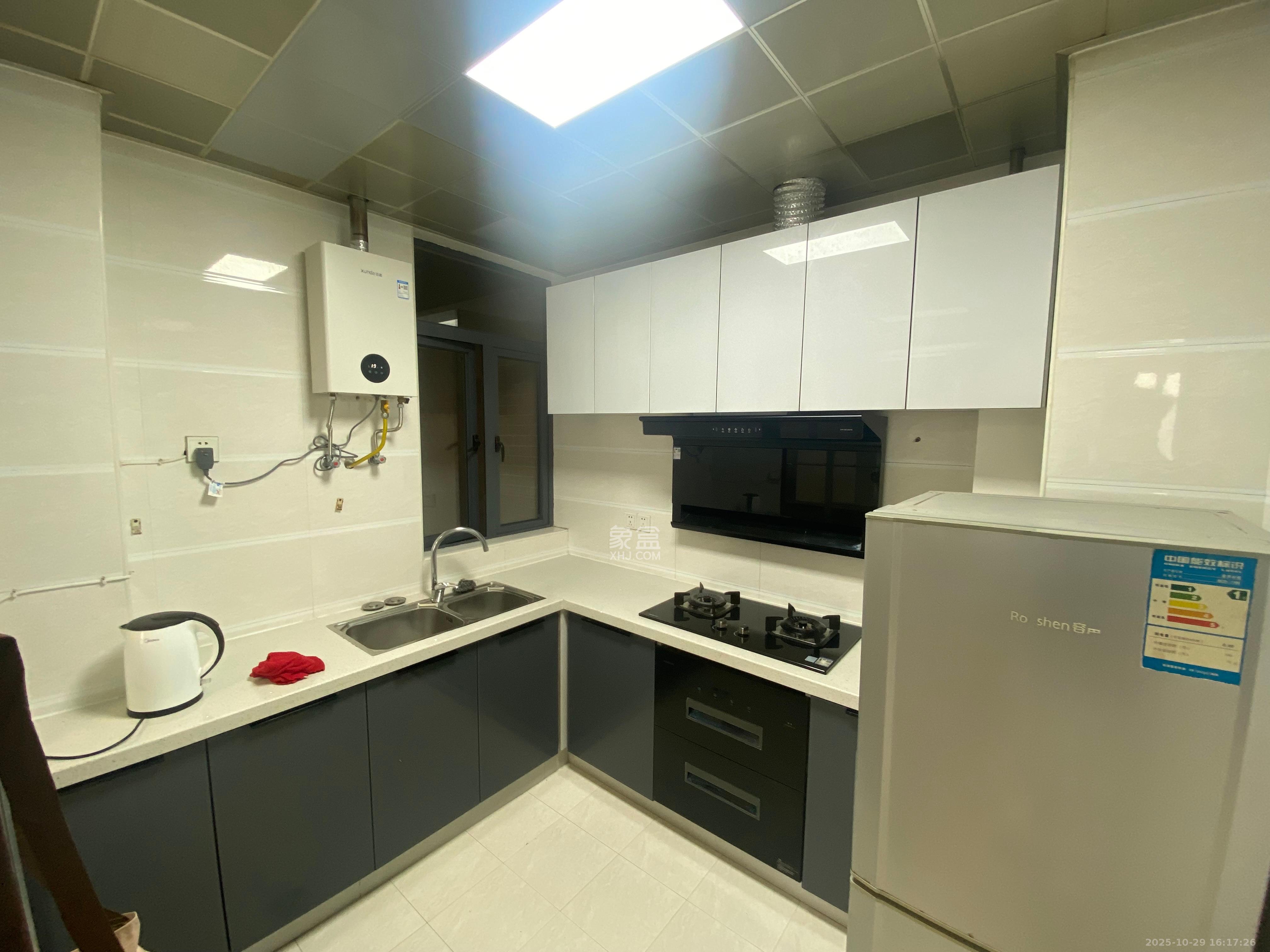 金领家族  3室1厅1卫    2280.0元/月室内图