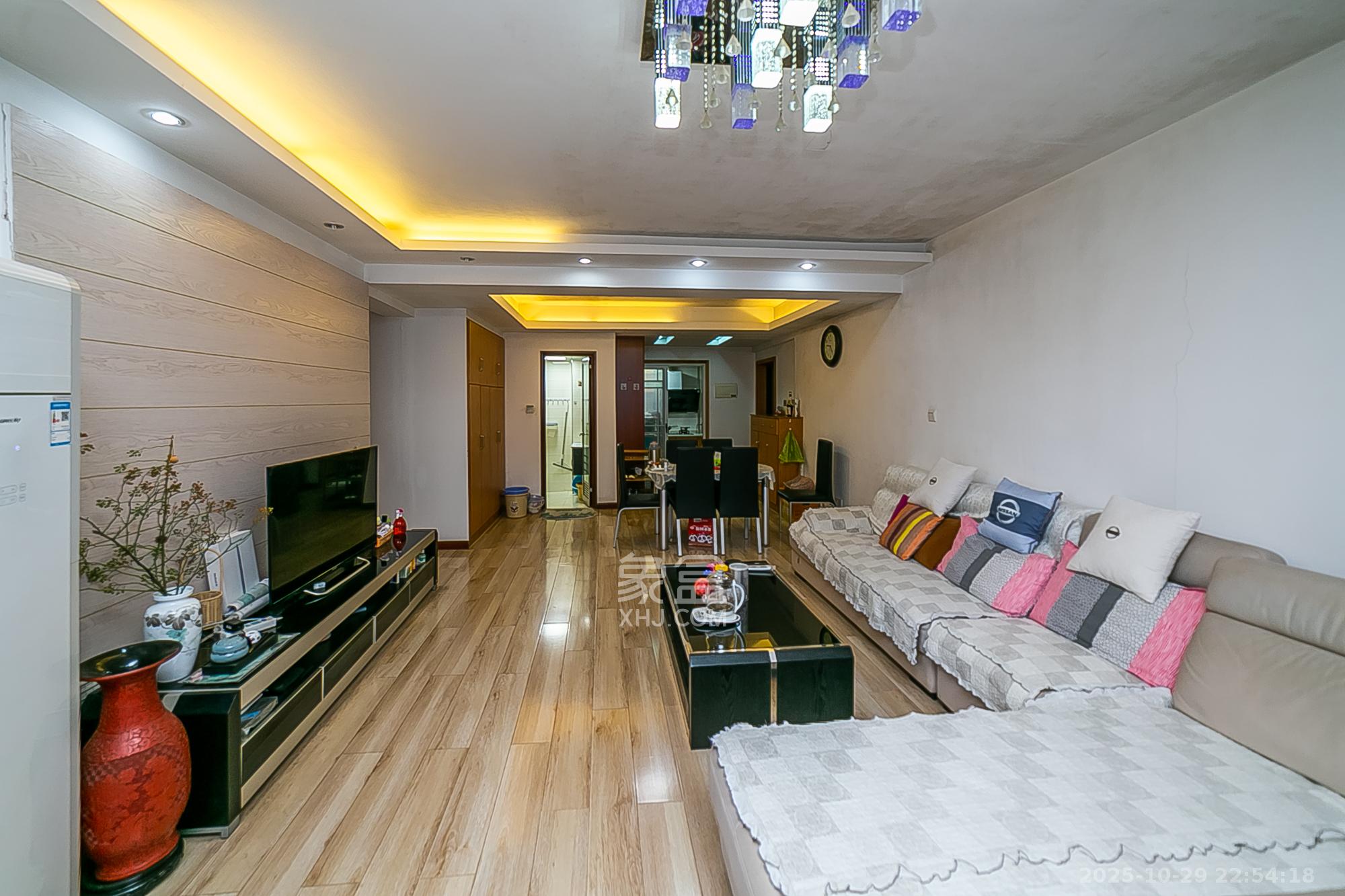 湘江锦绣  3室2厅1卫    98.0万客厅