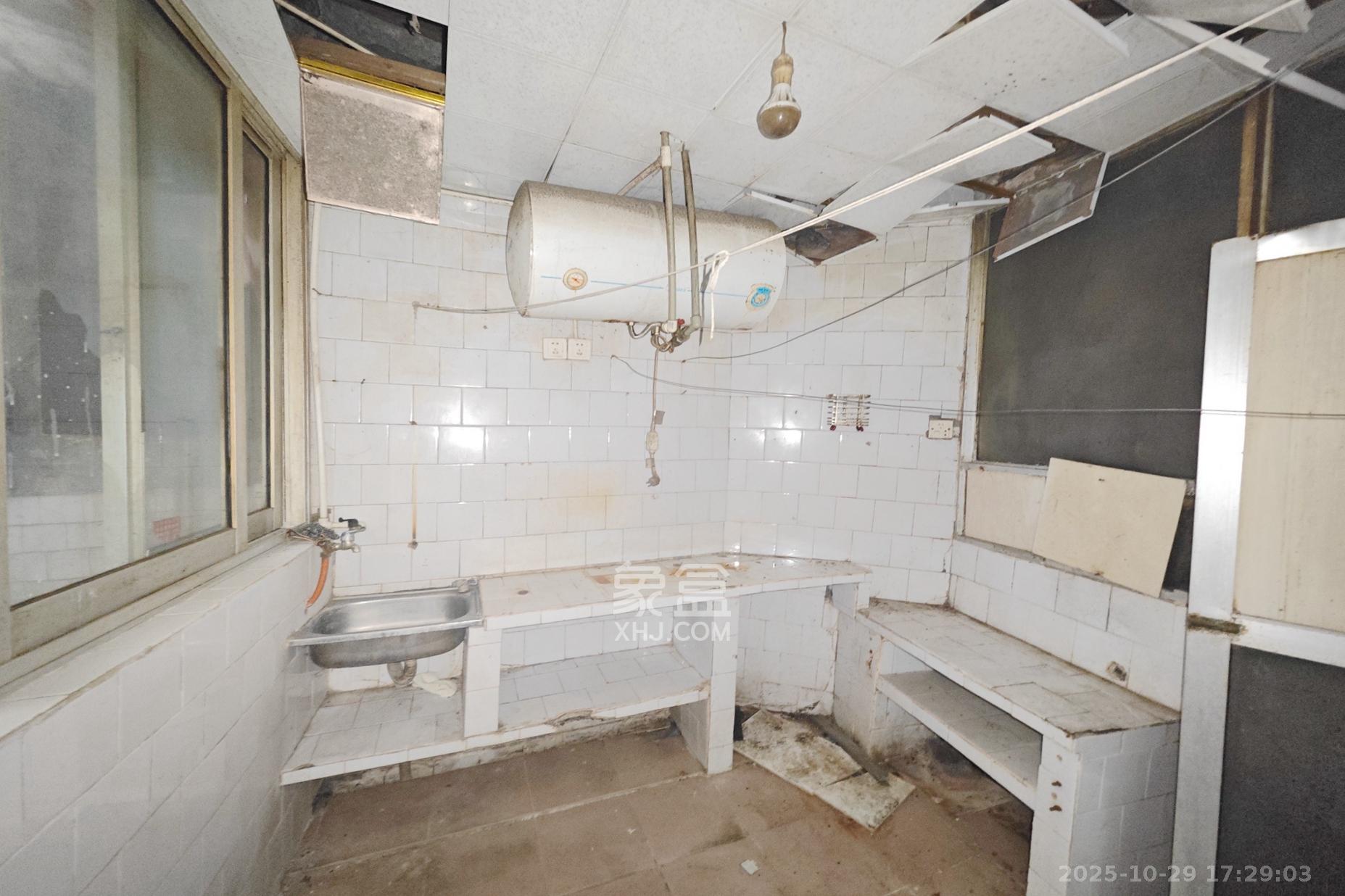 桂花二村  2室2厅2卫    39.0万厨房