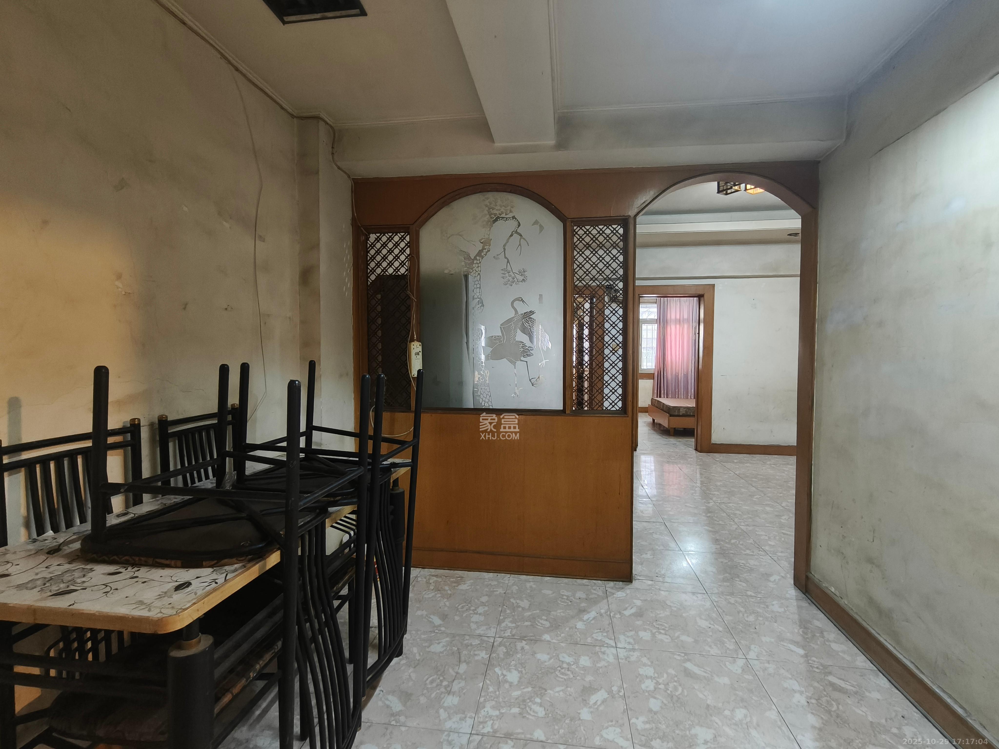 通泰街商居楼 3室2厅1卫 2000.0元/月 通泰街商居楼 3室2厅1卫 2000.0元/月室内图