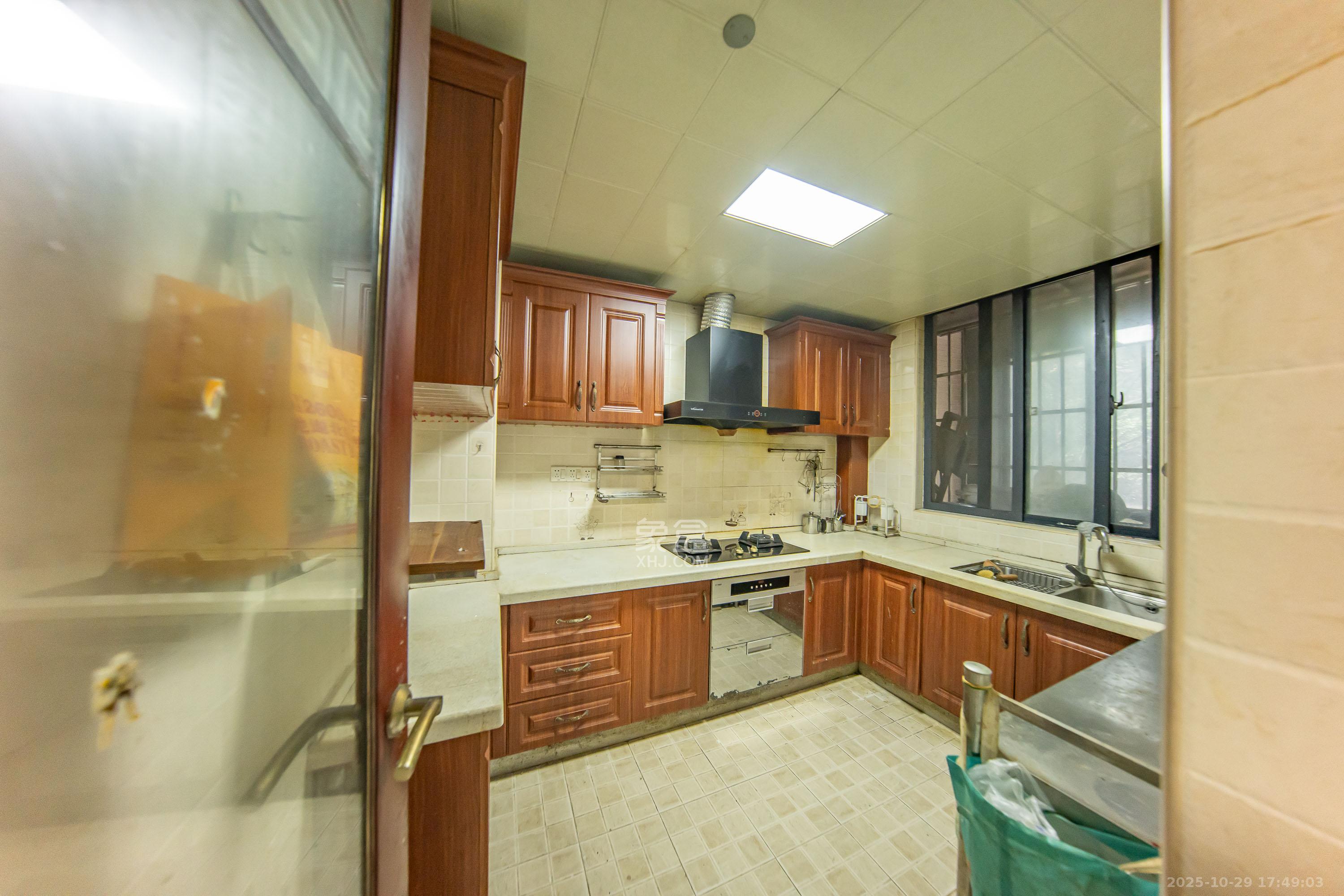 中建麓山和苑 3室2厅2卫 75.0万 中建麓山和苑 3室2厅2卫 75.0万厨房