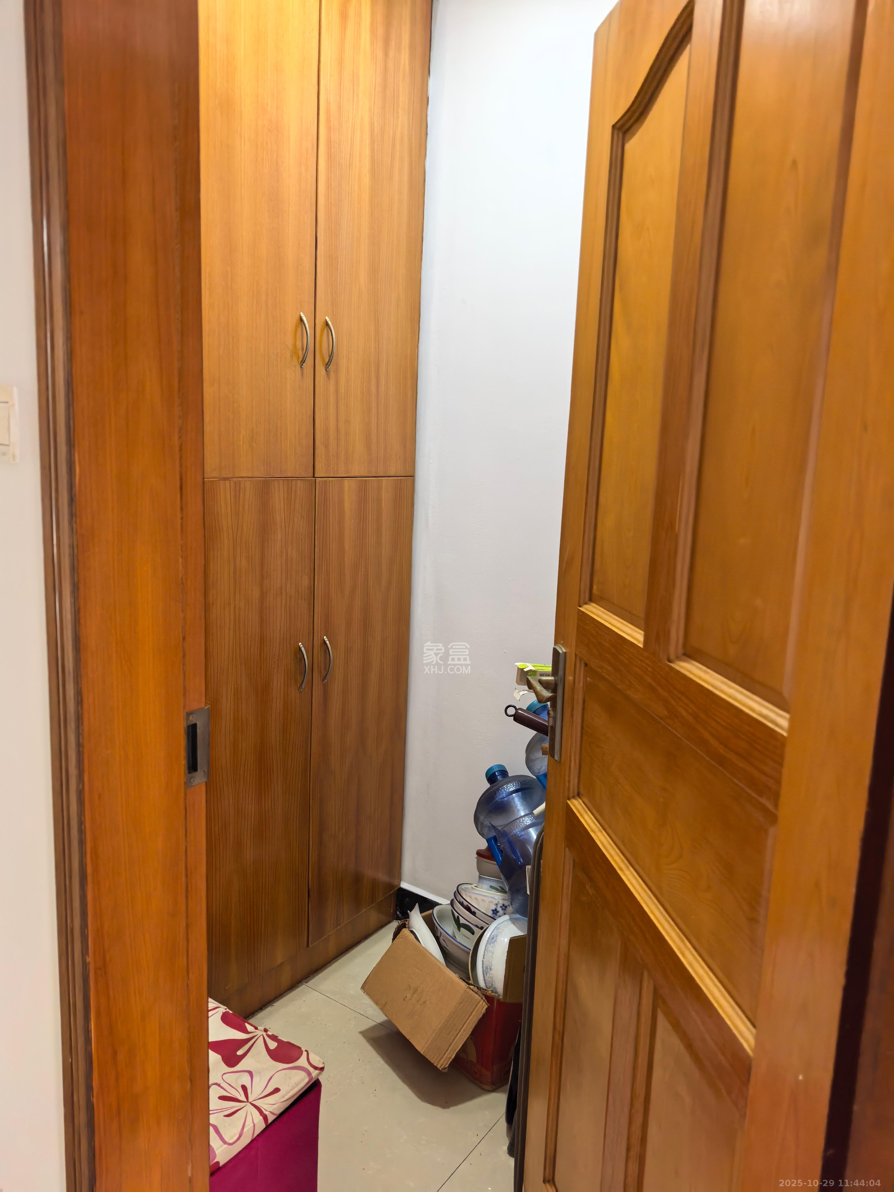 富景园  3室2厅2卫    2500.0元/月 富景园  3室2厅2卫    2500.0元/月室内图