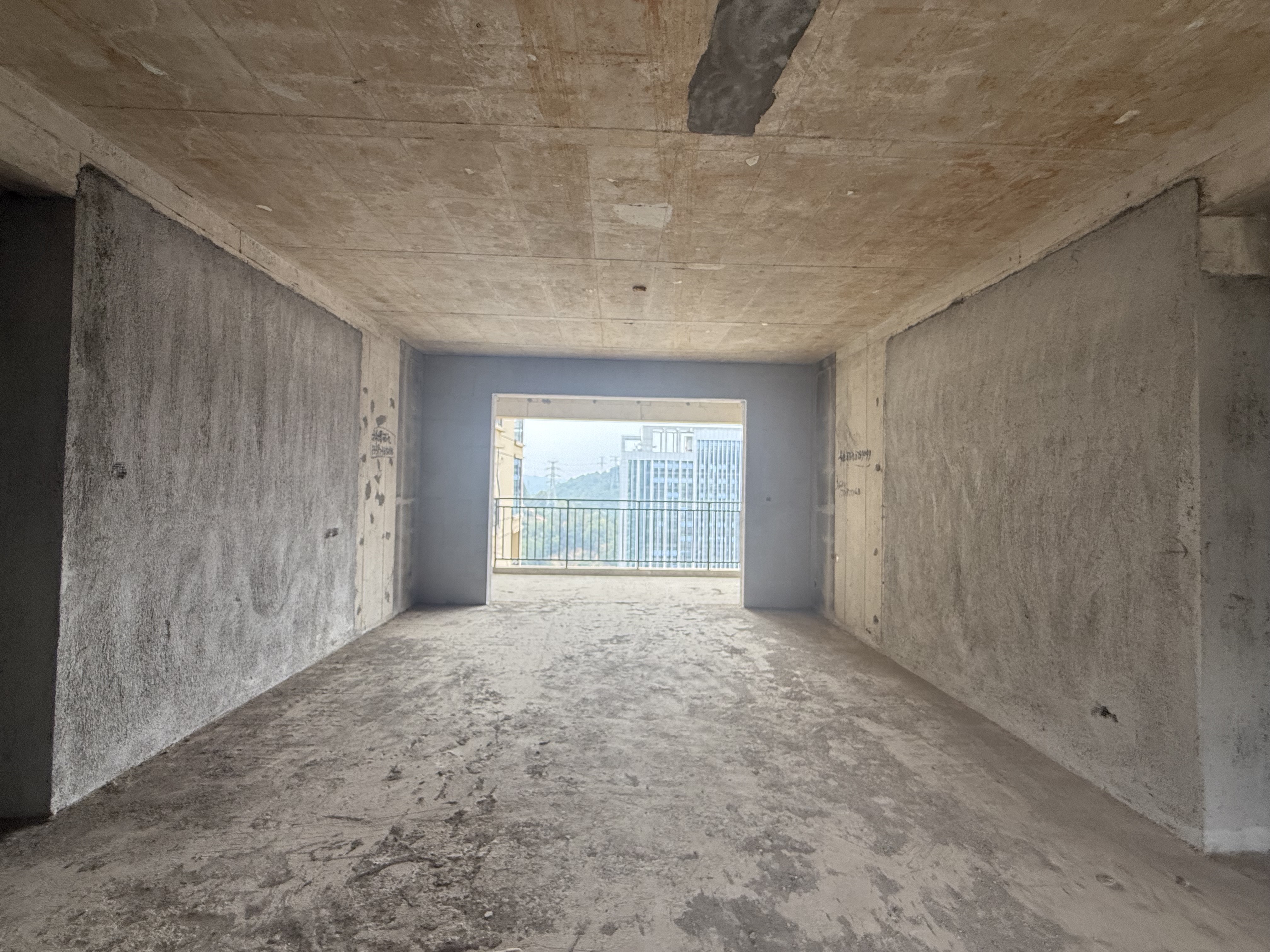 吉大汉珠山府 5室2厅2卫 99.8万 吉大汉珠山府 5室2厅2卫 99.8万客厅