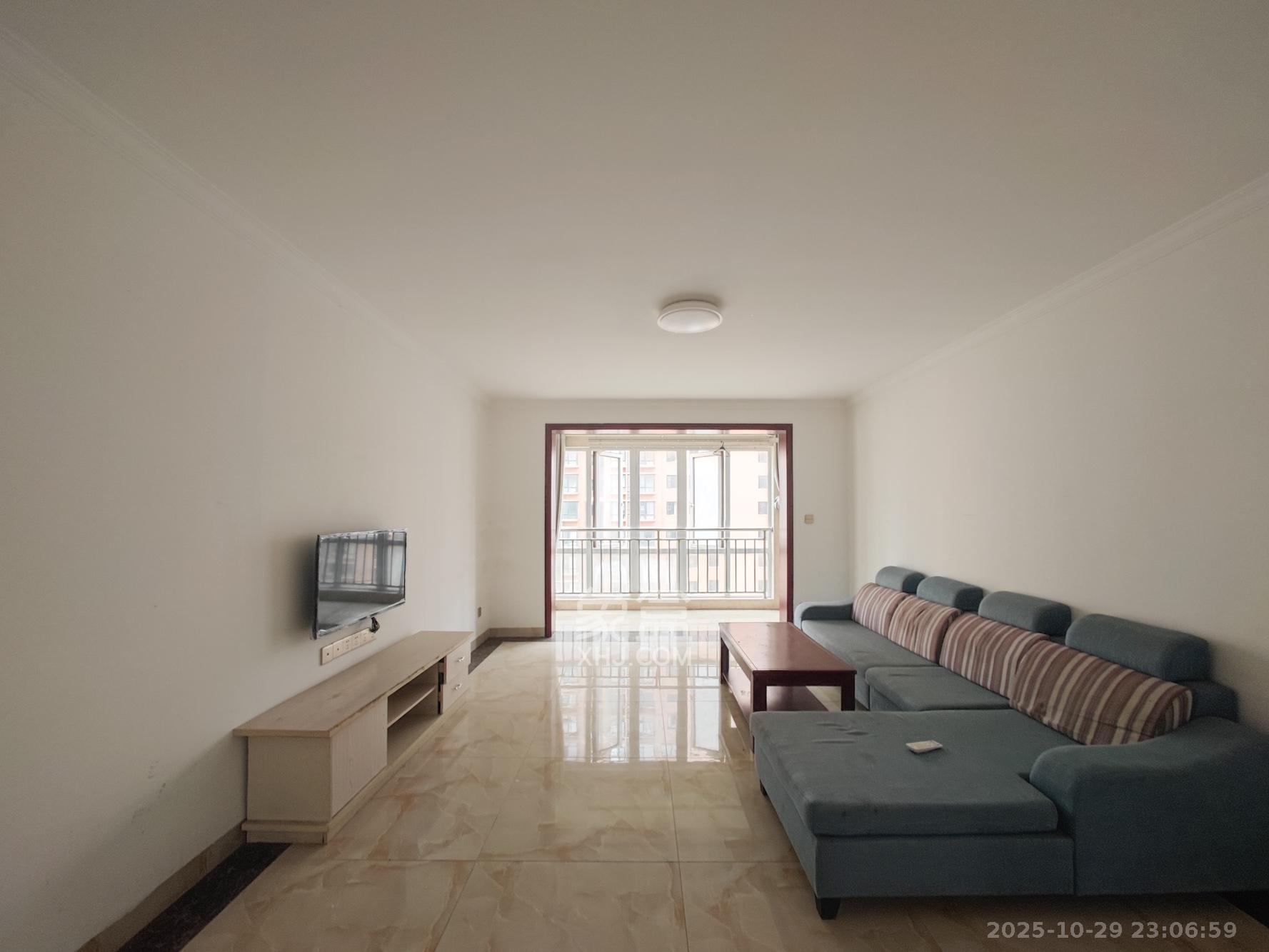 丽发新城  3室2厅1卫    105.0万客厅