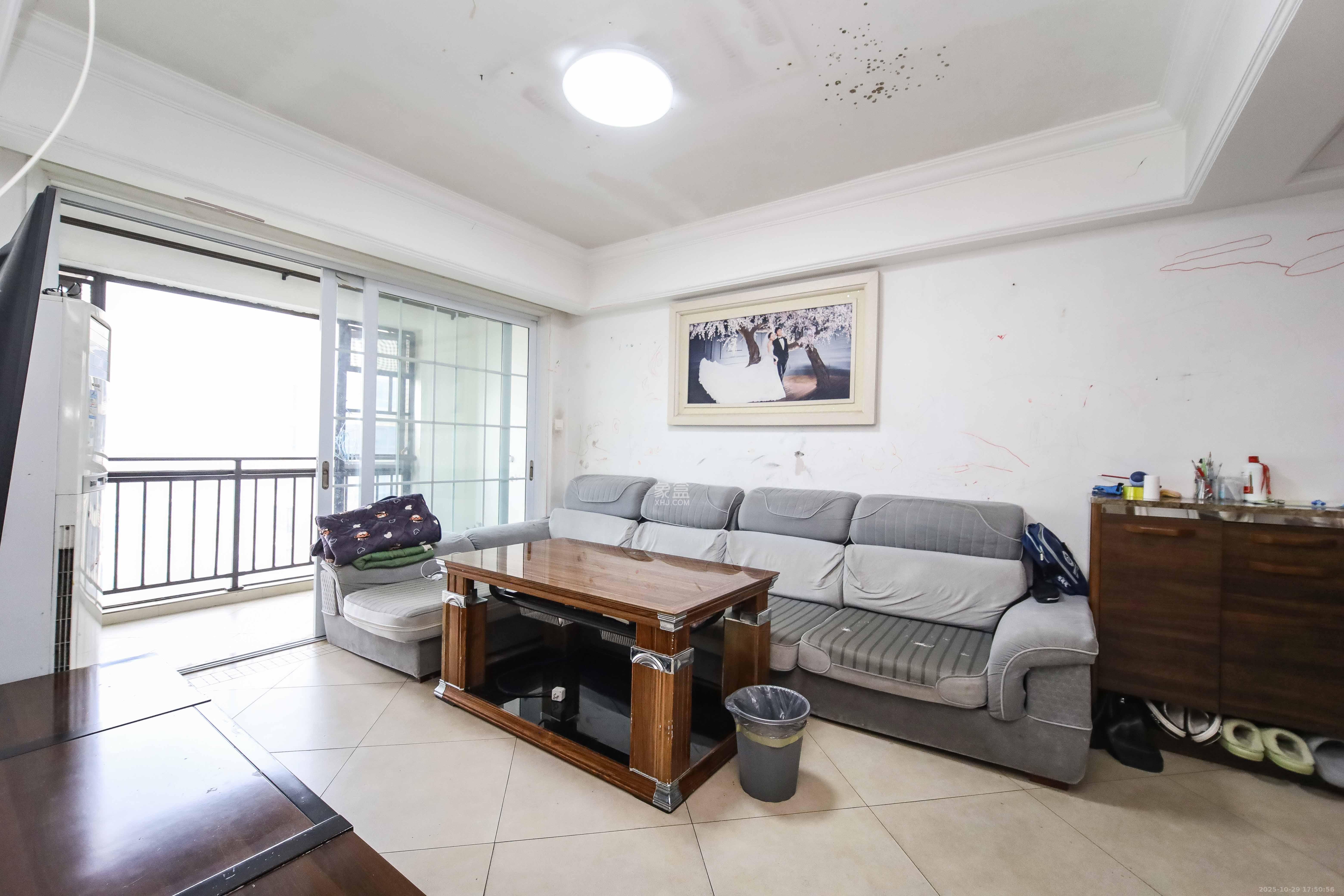 上东辛顿公寓  2室1厅1卫    59.8万客厅