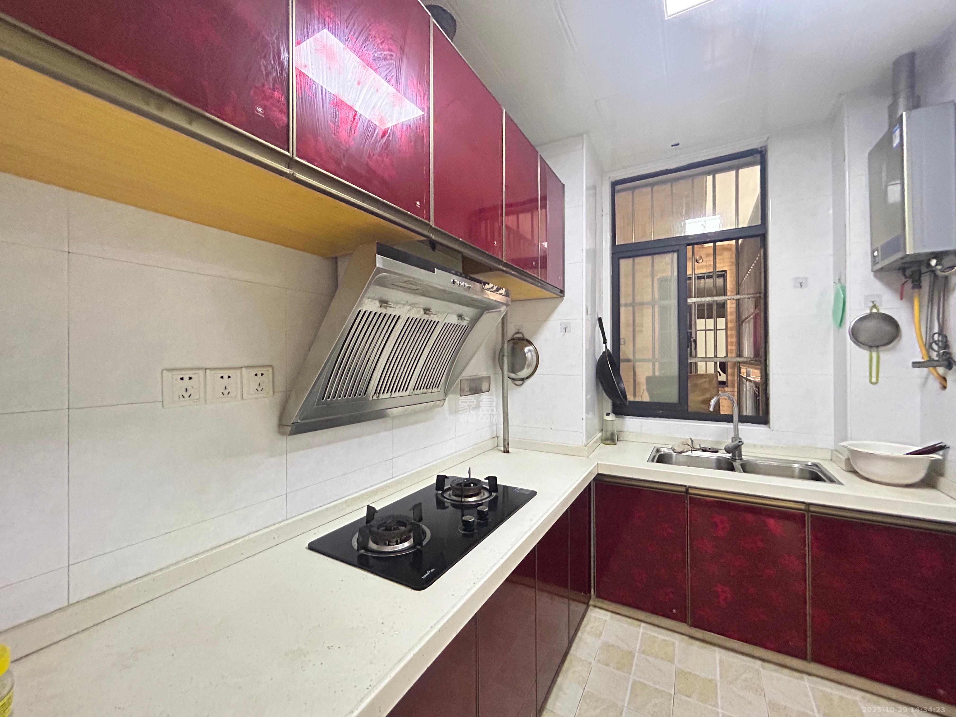 御溪国际  1室2厅1卫    2200.0元/月 御溪国际  1室2厅1卫    2200.0元/月室内图