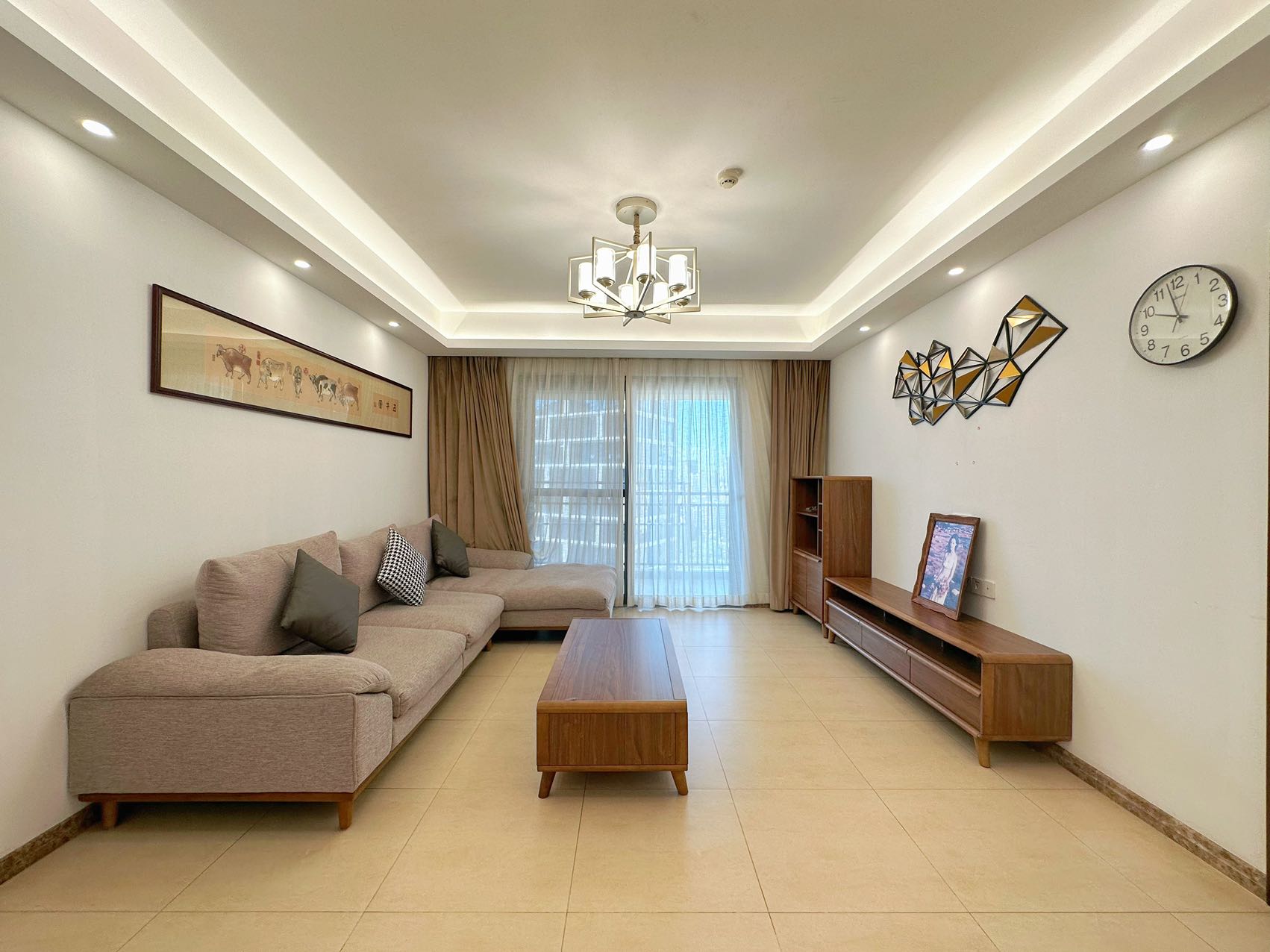 海航豪庭南苑  3室2厅2卫    328.0万 海航豪庭南苑  3室2厅2卫    328.0万客厅