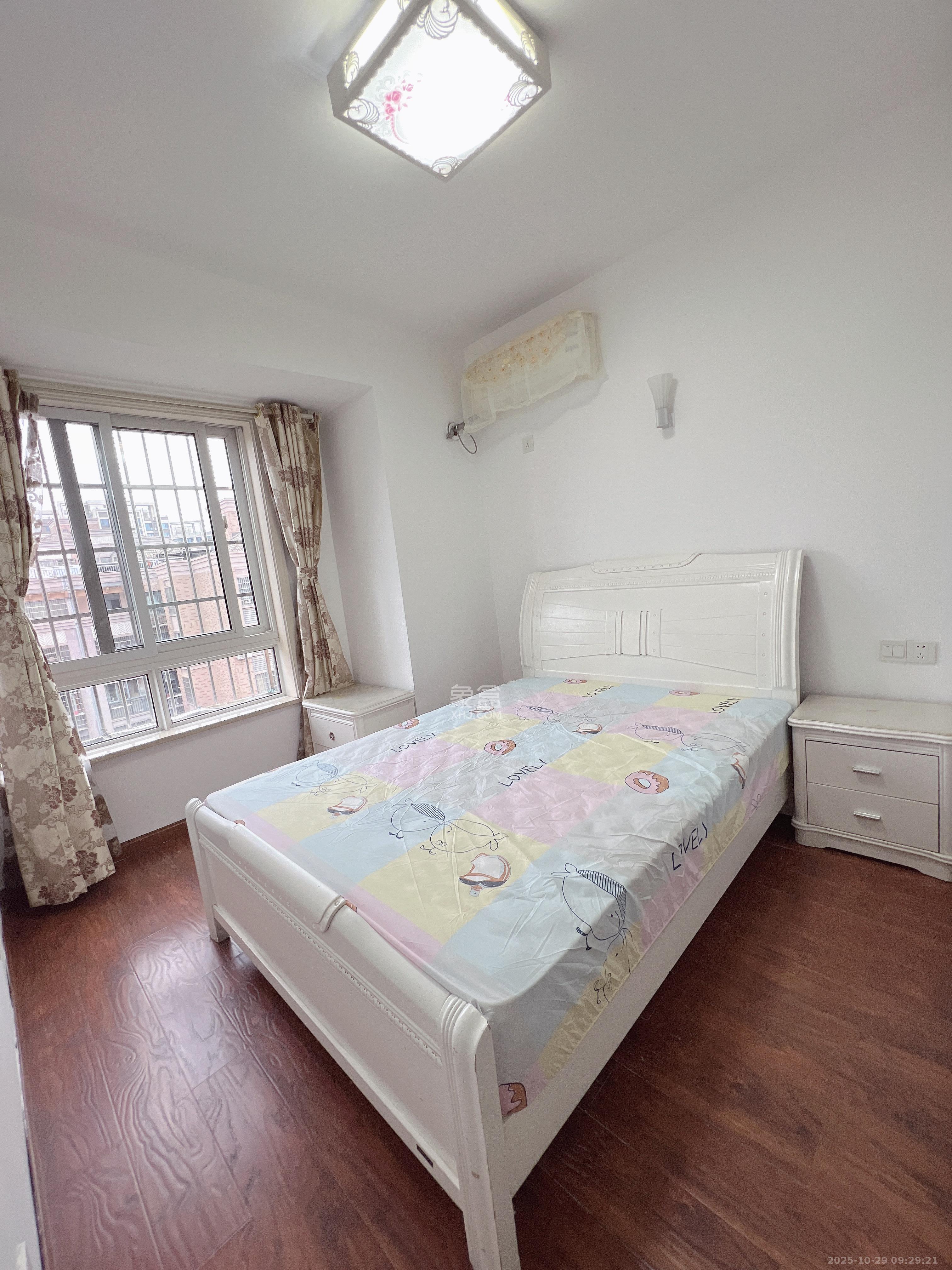 山水湾  3室2厅1卫    1900.0元/月室内图