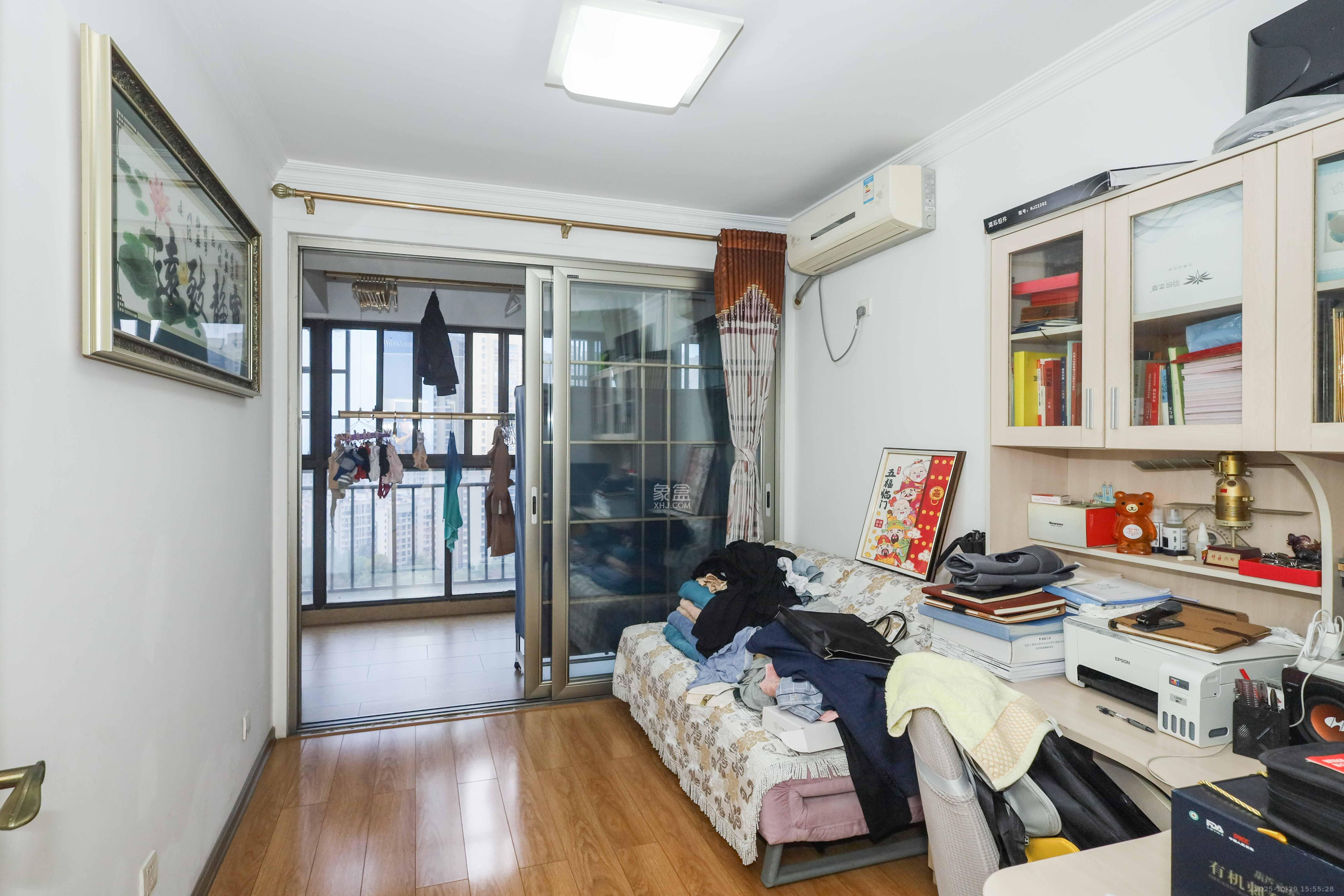 保利麓谷林语E区  4室2厅2卫    121.0万 保利麓谷林语E区  4室2厅2卫    121.0万卧室