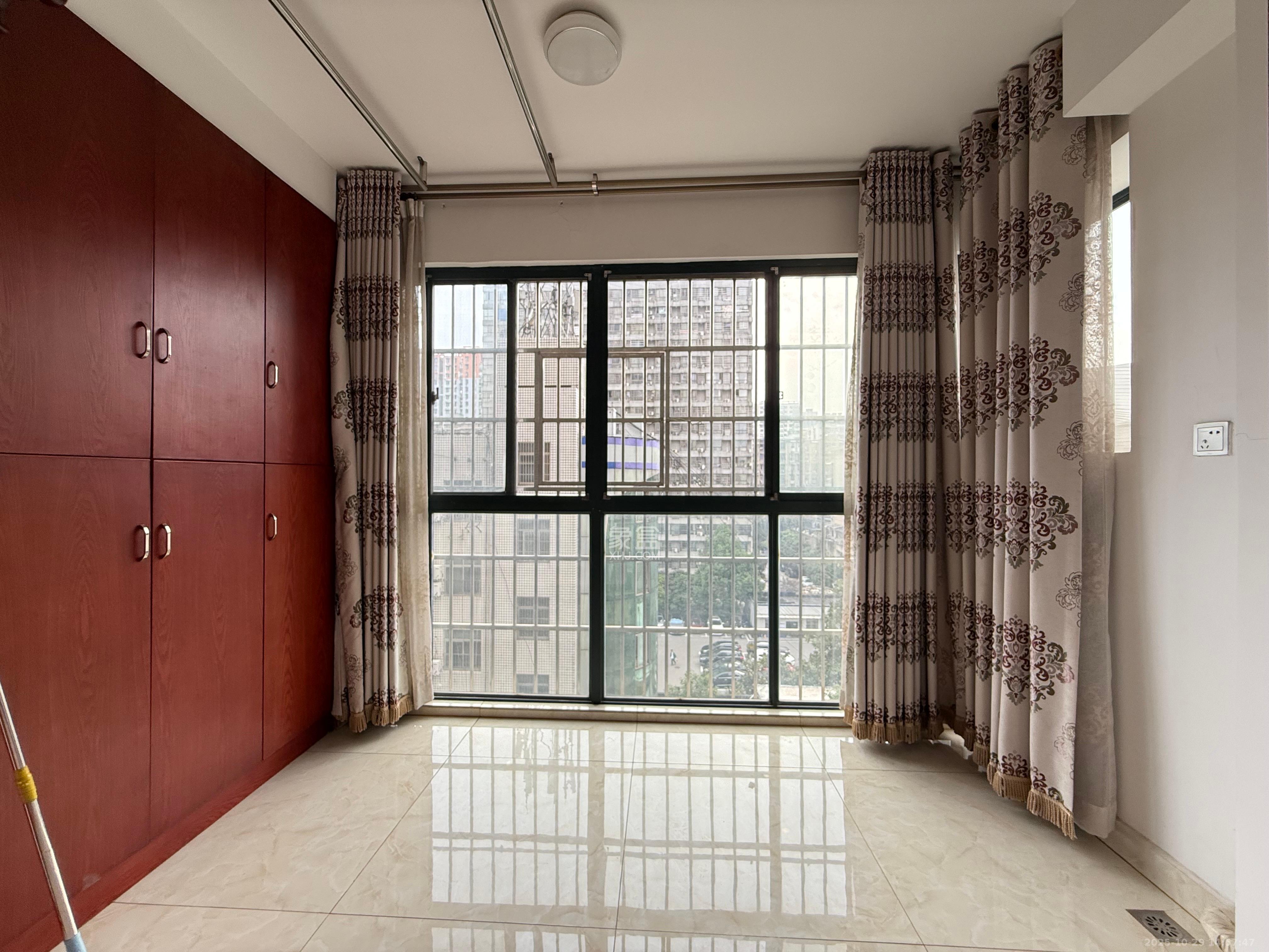 凯轩云顶  2室2厅1卫    2400.0元/月室内图