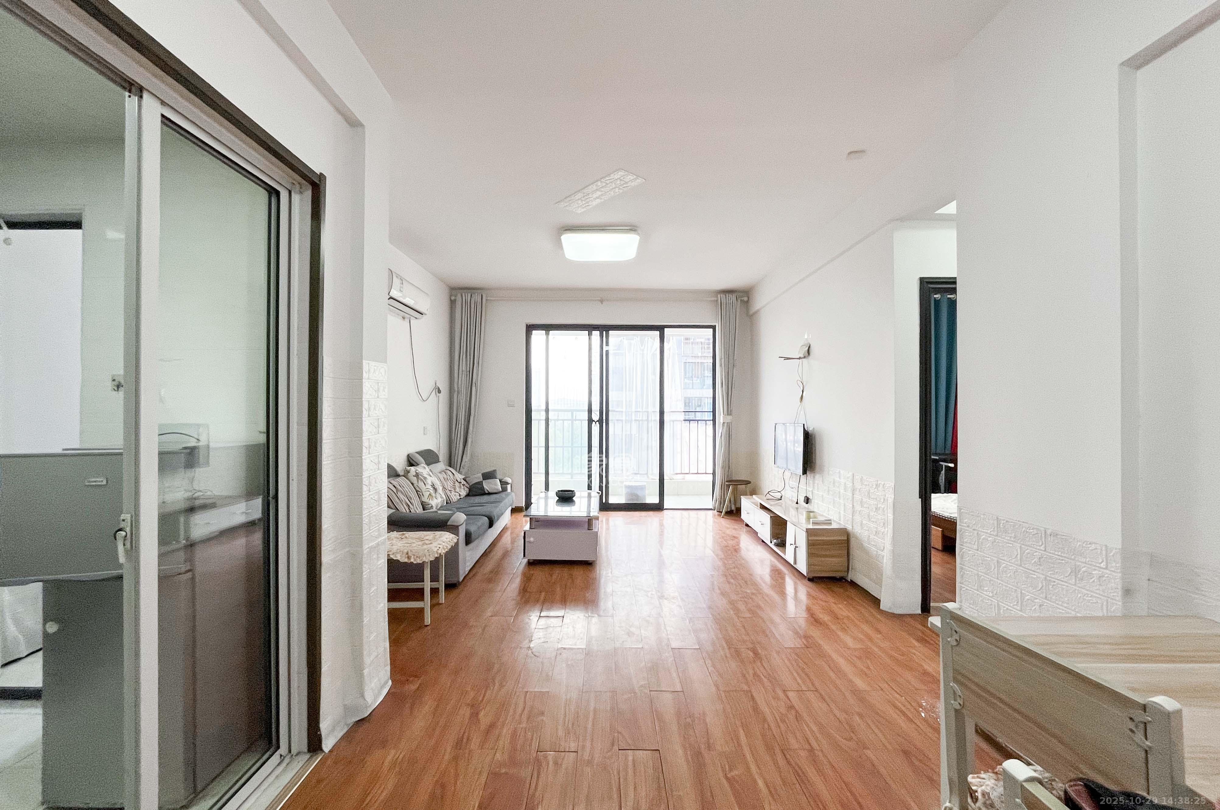 望兴景园二期(望兴西西里)  2室2厅1卫    68.0万 望兴景园二期(望兴西西里)  2室2厅1卫    68.0万客厅