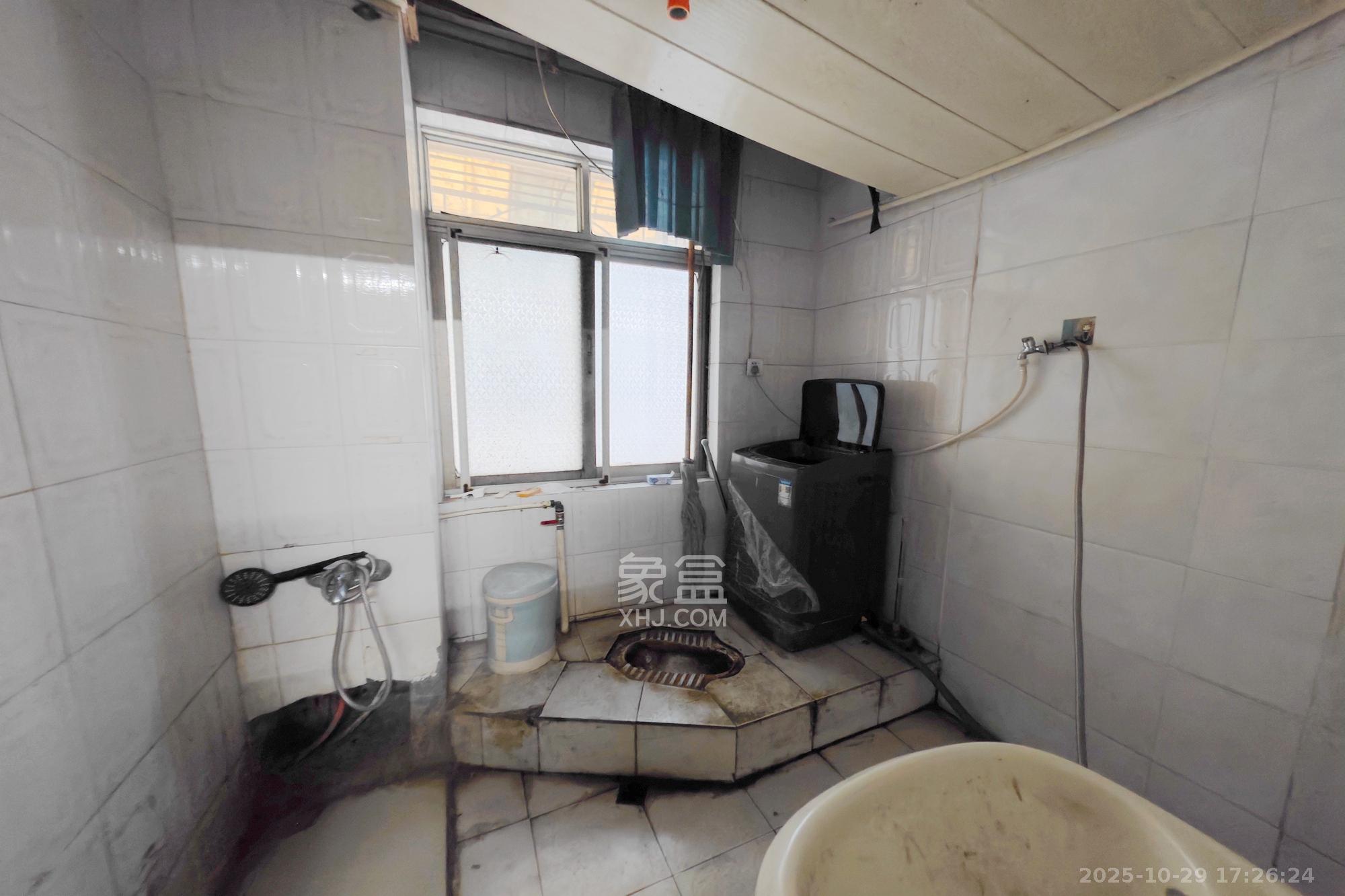 凤凰商贸城  8室2厅2卫    99.0万其他