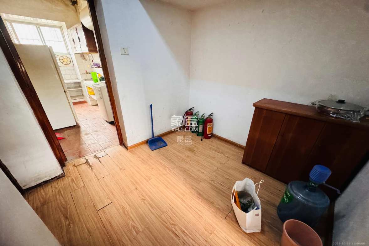 上碧湘街散盘 2室1厅1卫 1300.0元/月 上碧湘街散盘 2室1厅1卫 1300.0元/月室内图