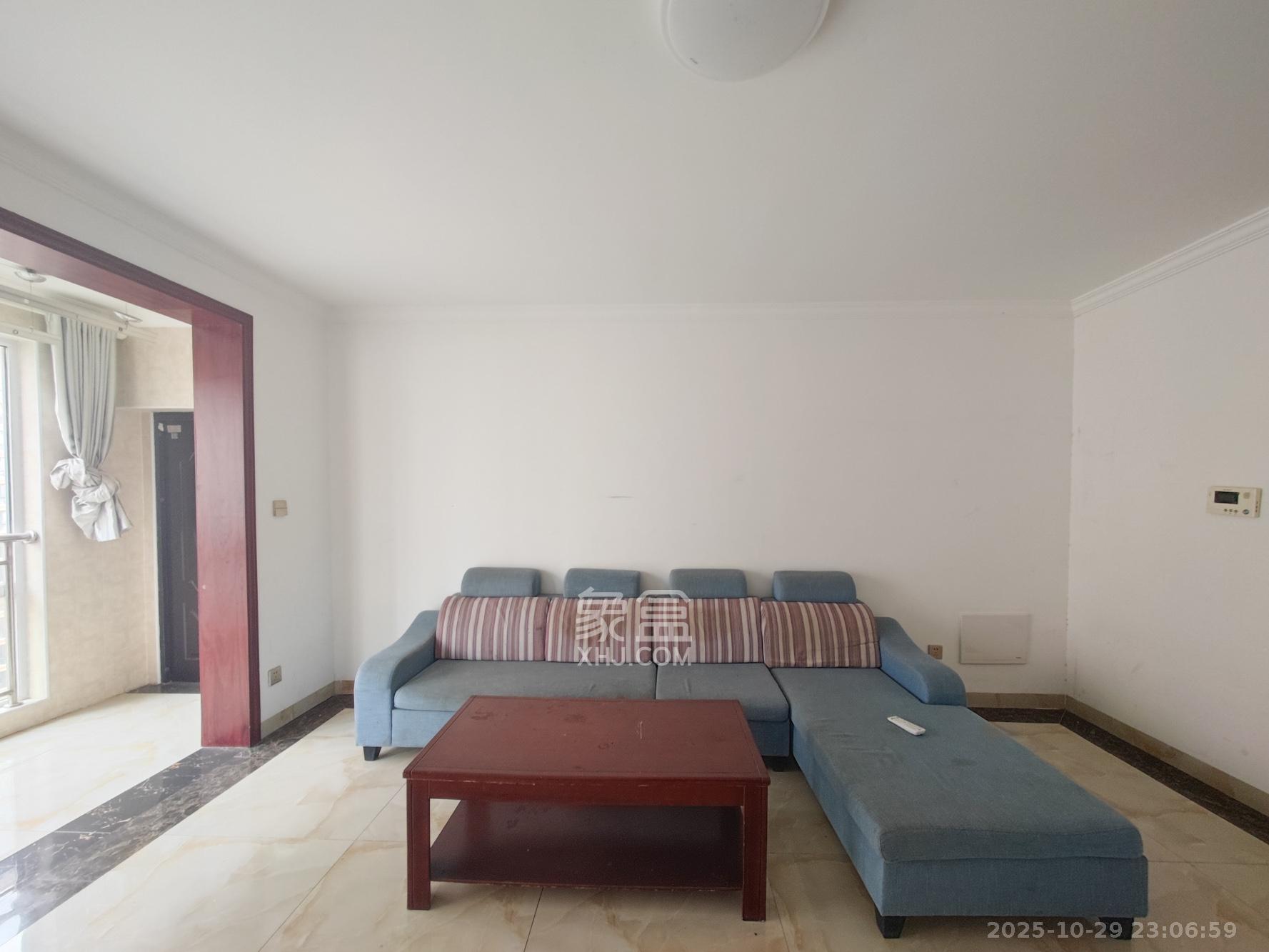 丽发新城  3室2厅1卫    105.0万客厅