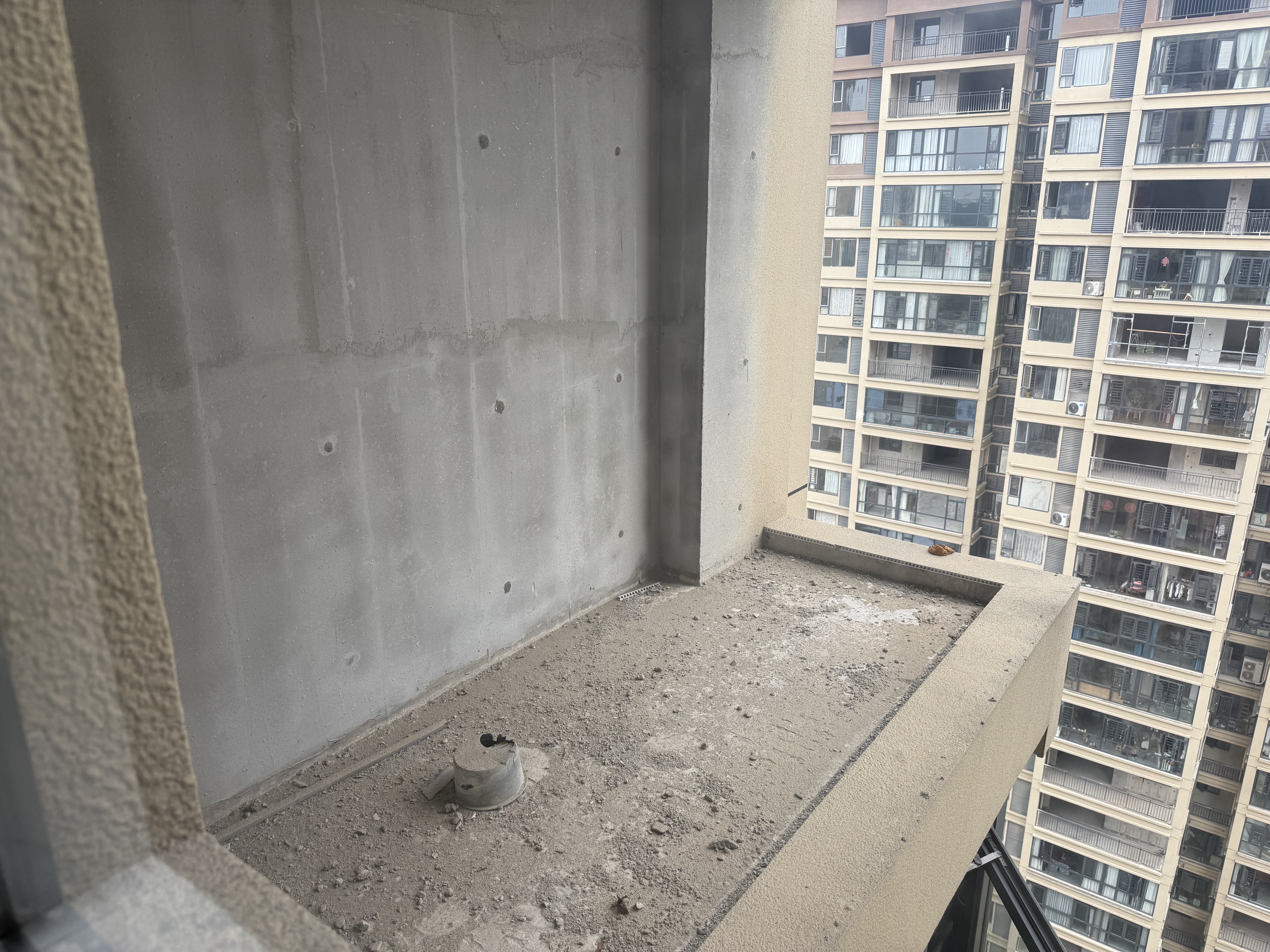 吉大汉珠山府 5室2厅2卫 99.8万 吉大汉珠山府 5室2厅2卫 99.8万客厅