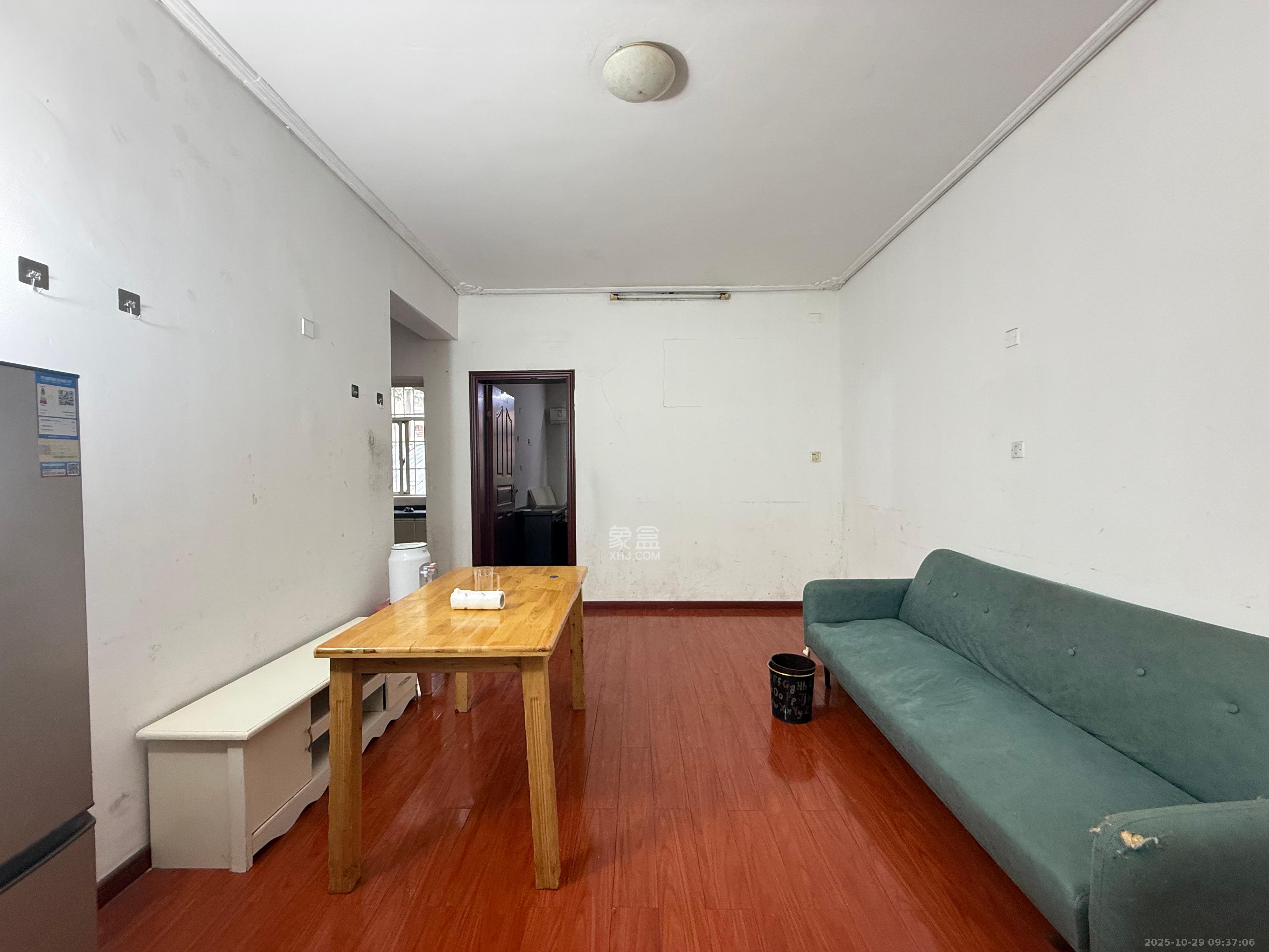 湖商住宅楼  2室1厅1卫    2100.0元/月 湖商住宅楼  2室1厅1卫    2100.0元/月室内图1