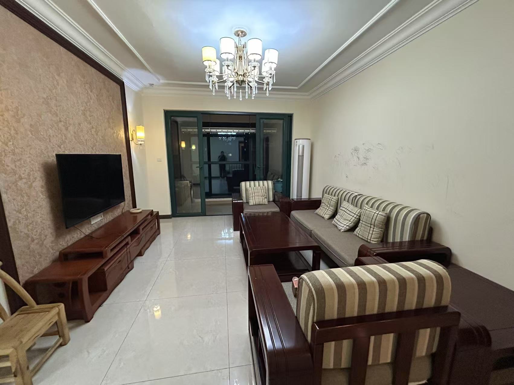 恒大绿洲  3室2厅2卫    1800.0元/月