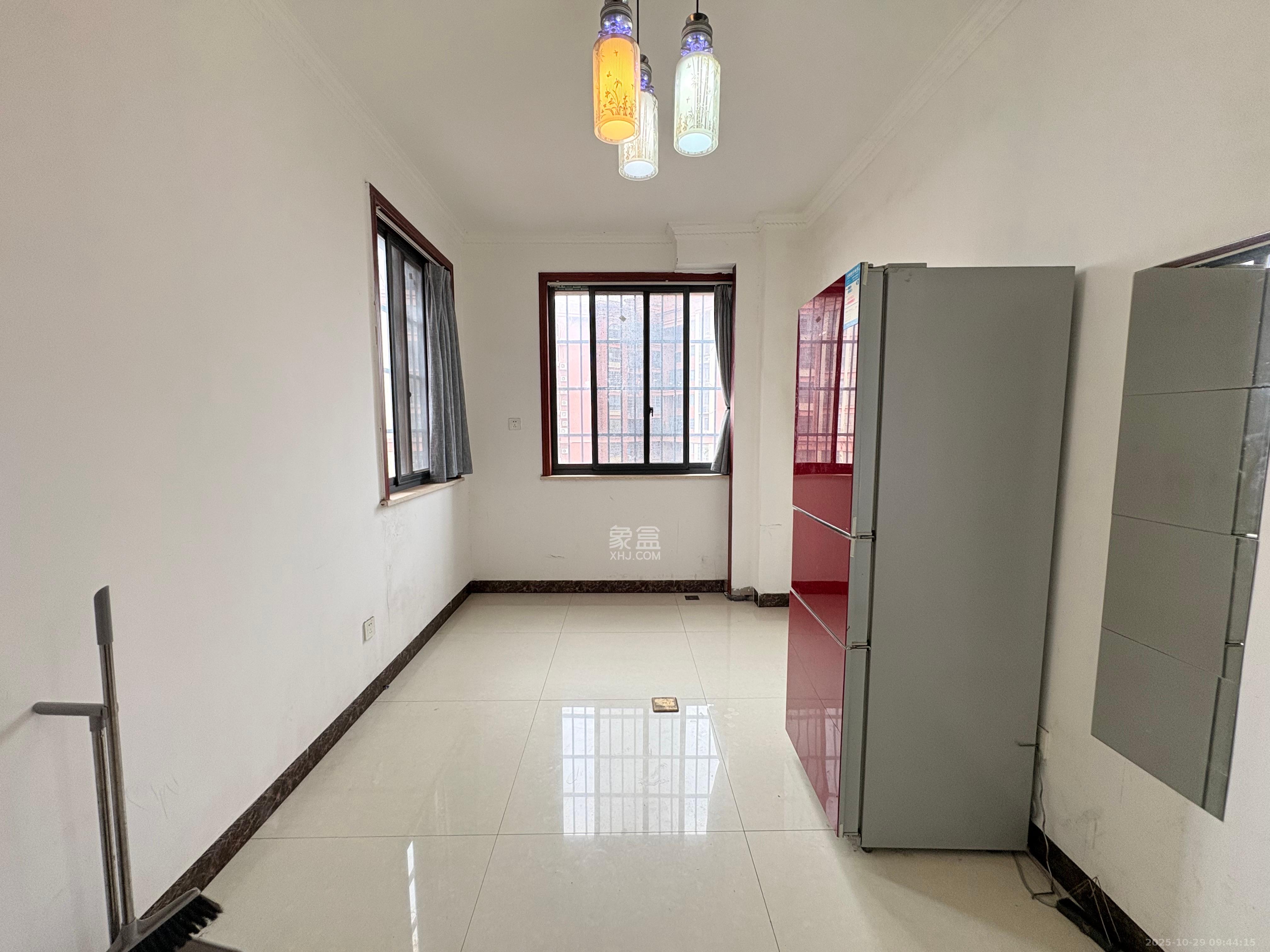 海德公园  3室2厅2卫    2100.0元/月室内图