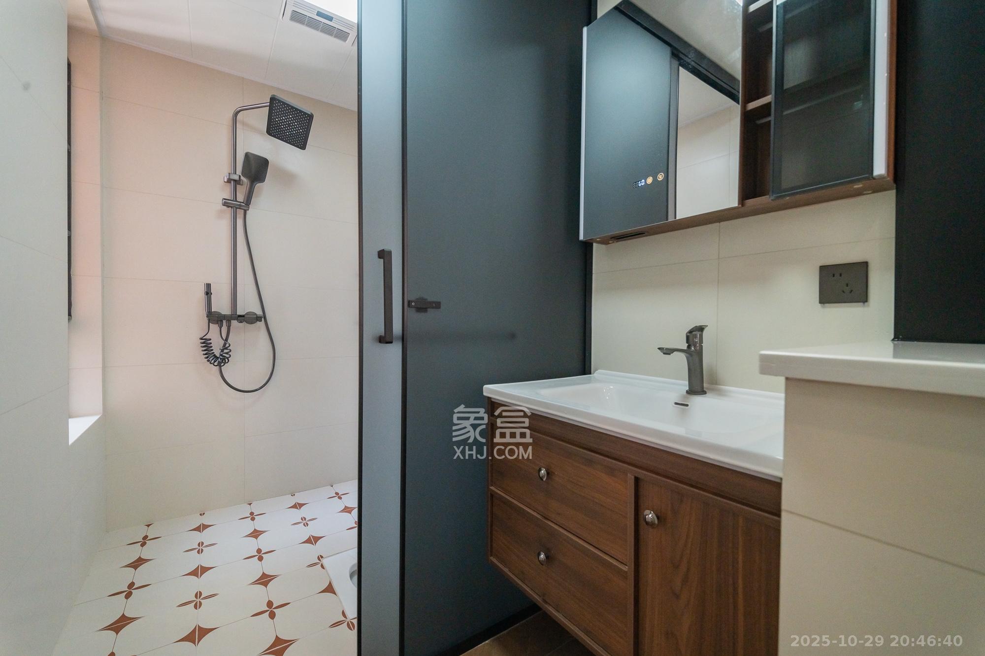 华润凤凰城二期  3室2厅2卫    80.8万卫生间