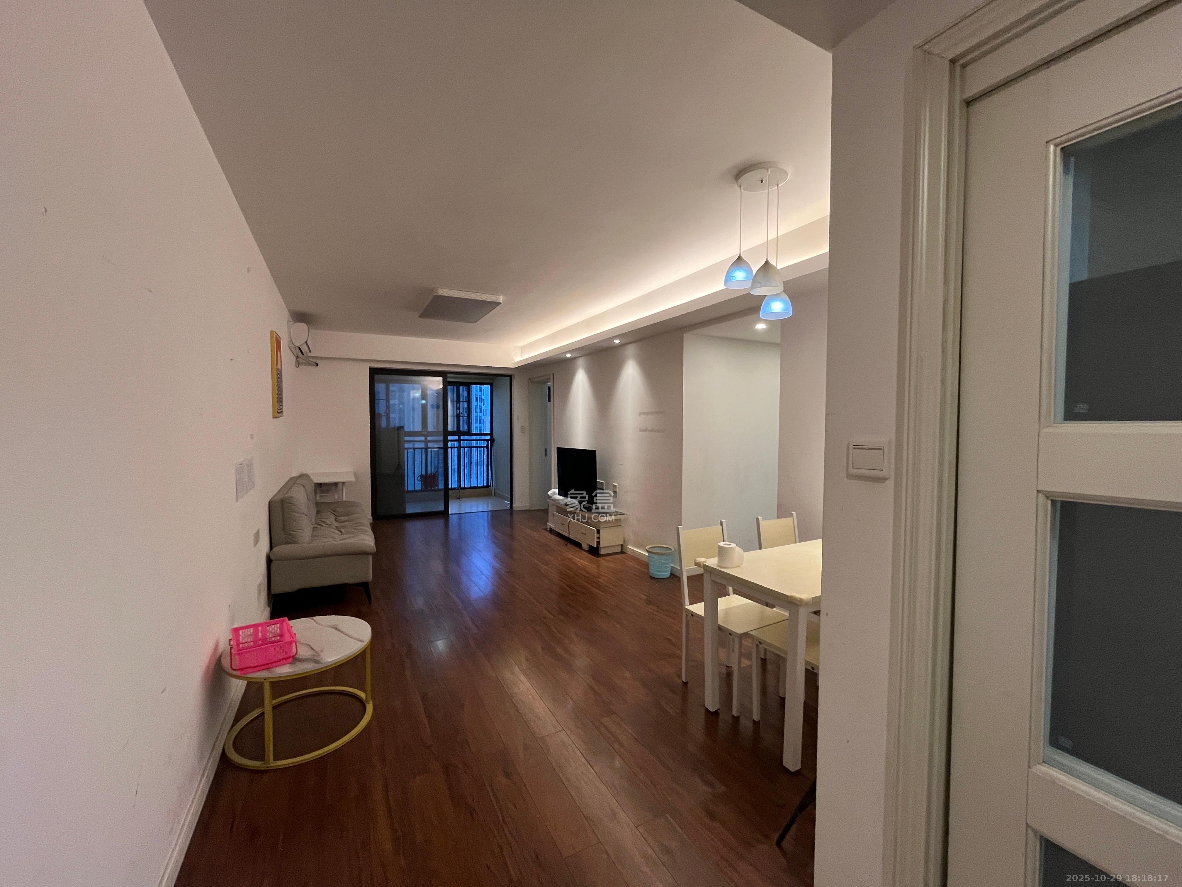 万科魅力之城观澜里  3室2厅1卫    2400.0元/月室内图